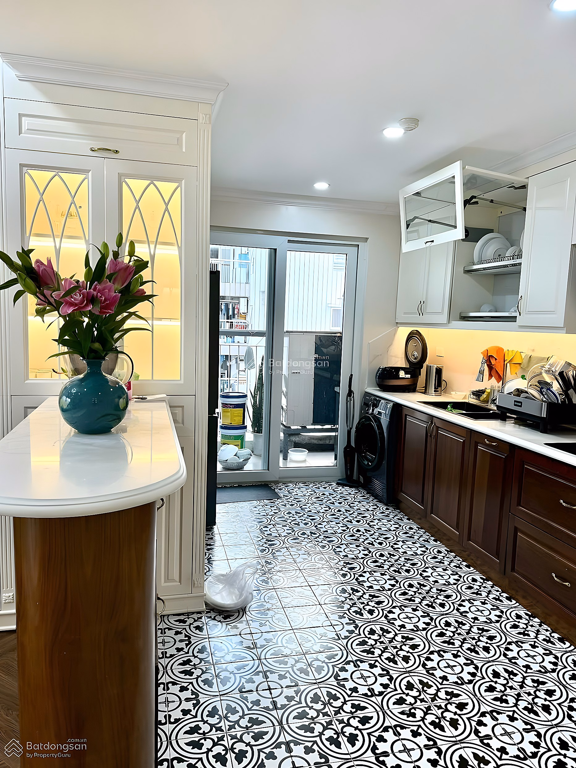 Sinh has a 4-bedroom apartment - 156m2 fully furnished in Xuan Phuong Quoc Hoi apartment building, with book ready. Selling price 9 billion