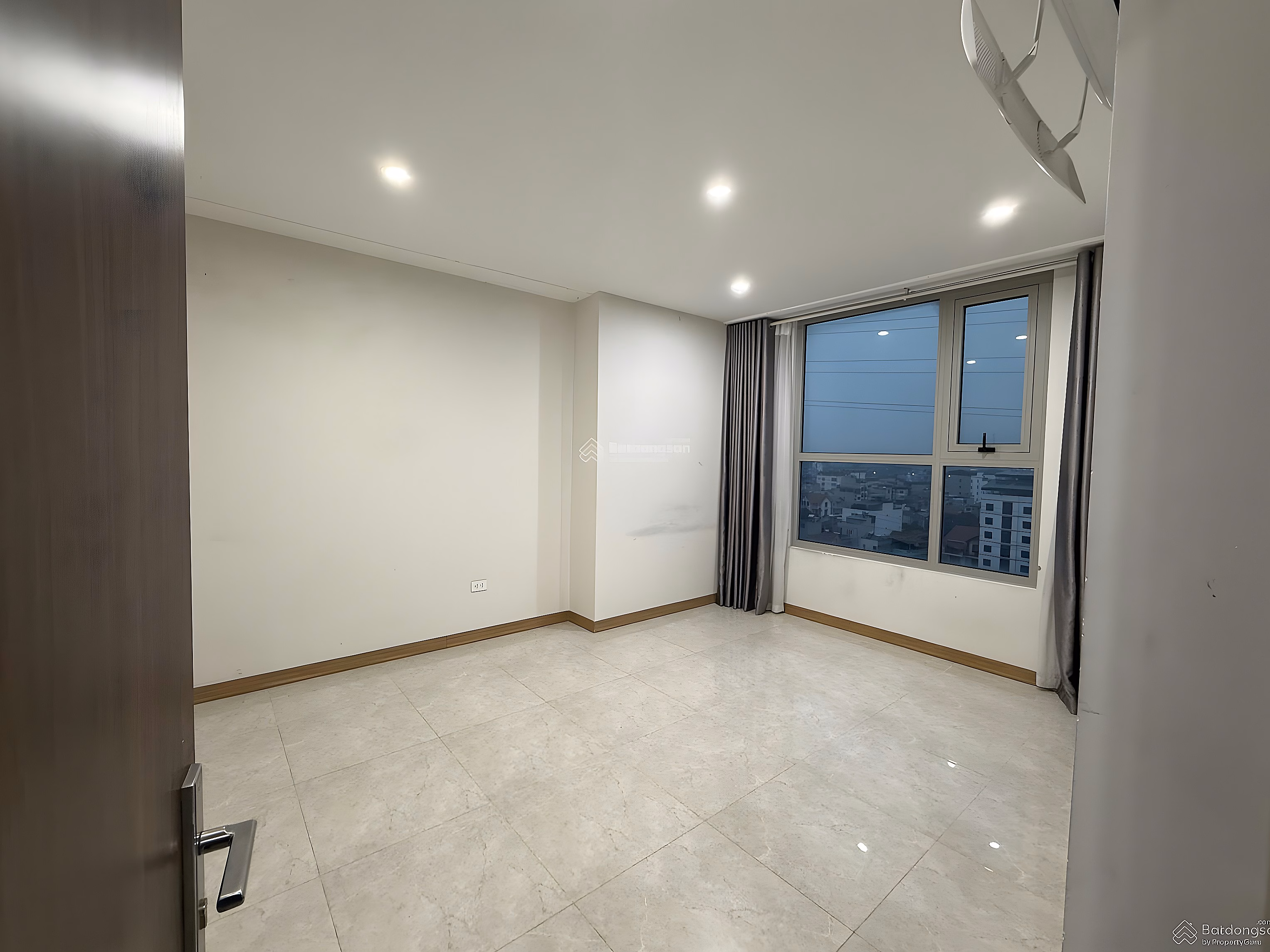 Urgent sale of corner apartment 109 m², building A2, apartment building IA20 Ciputra Hanoi! Price only 8 billion (Negotiable)