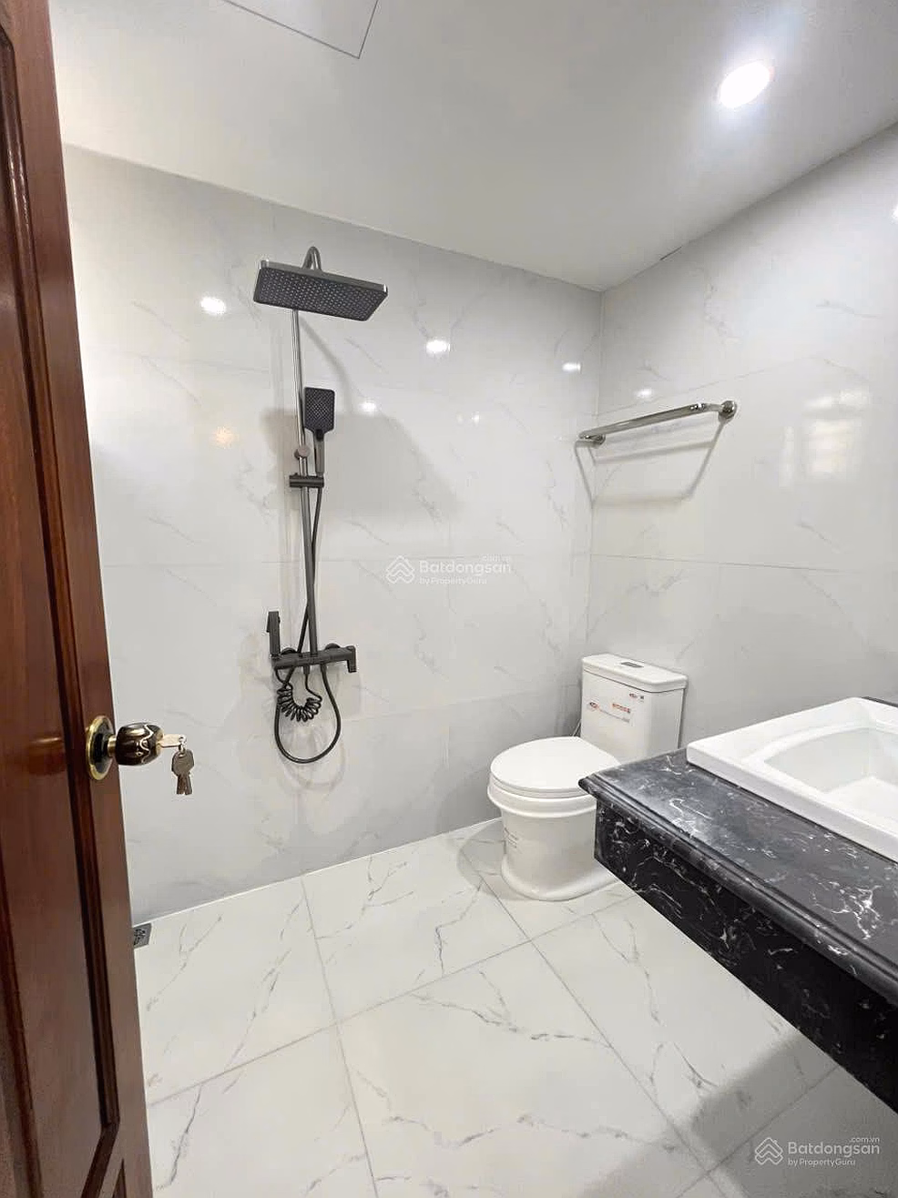 Only 7.5 billion to have apartment HH1 with red book 100m2 3 bedrooms, facing Duong Dinh Nghe street