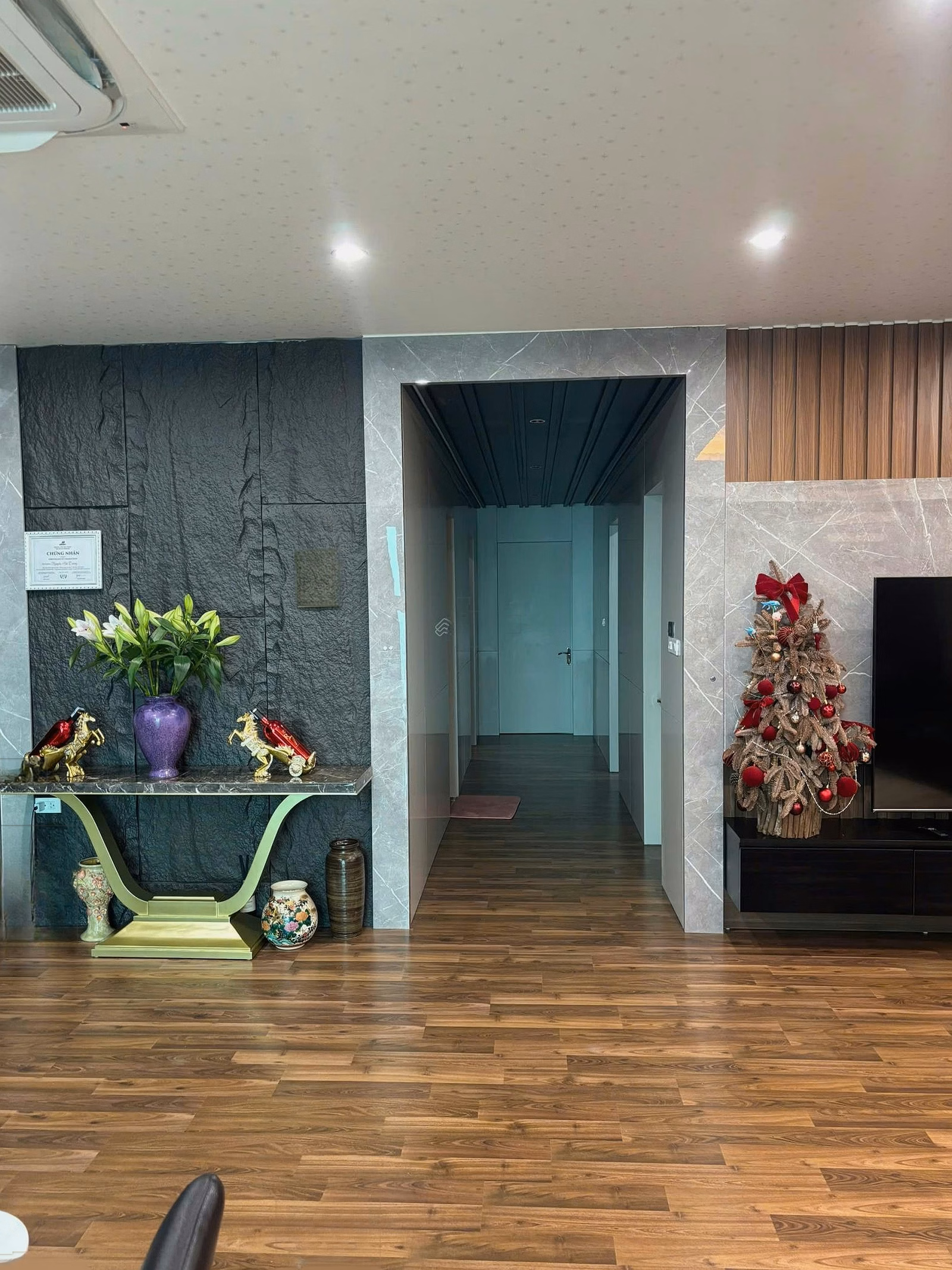 Very good price - Very nice corner apartment, beautiful house, MD Complex My Dinh Project, Red Book available for transaction