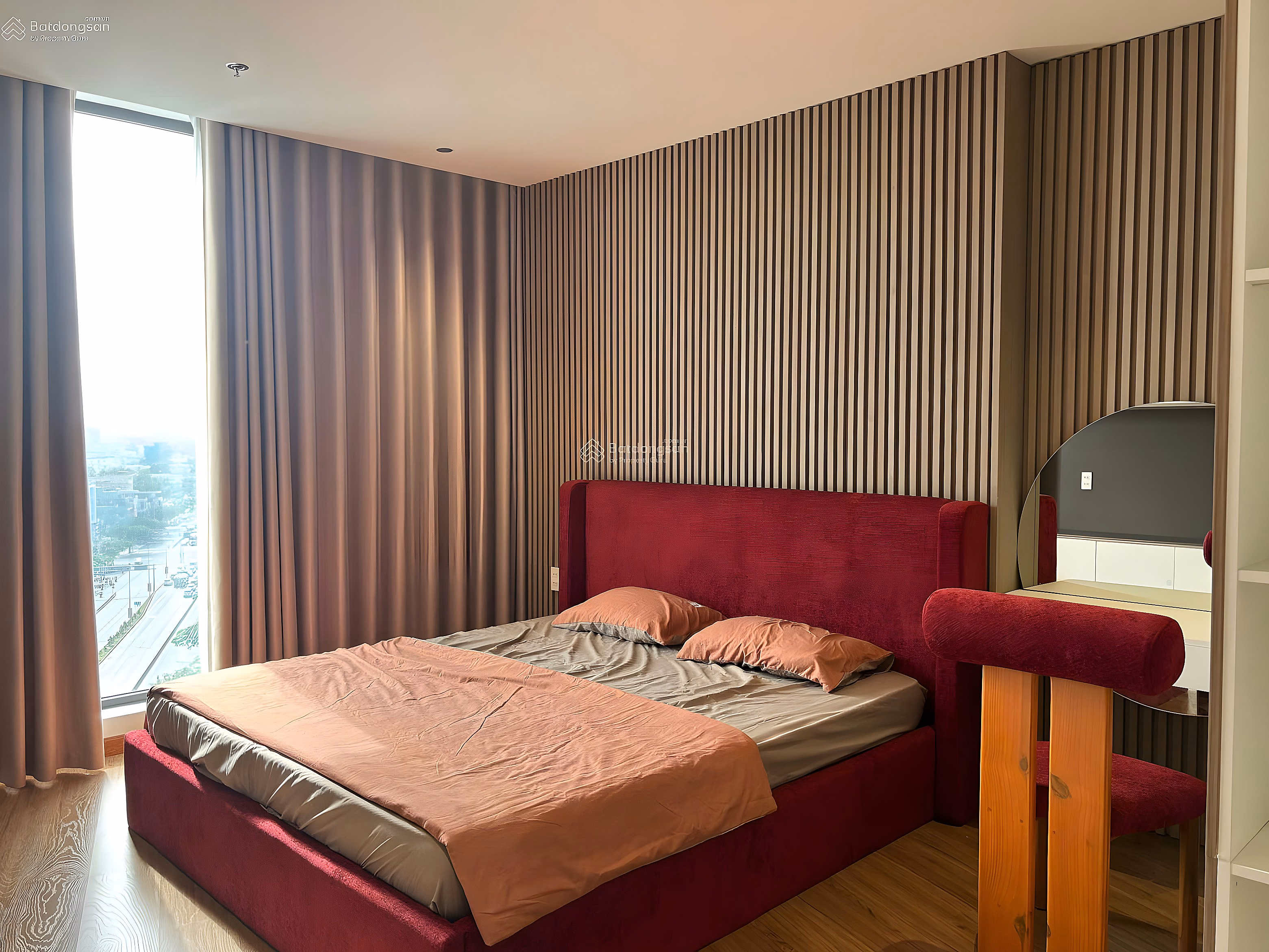 Sun Panoma 2 bedroom apartment for rent on Tran Thi Ly bridge with view to Han River