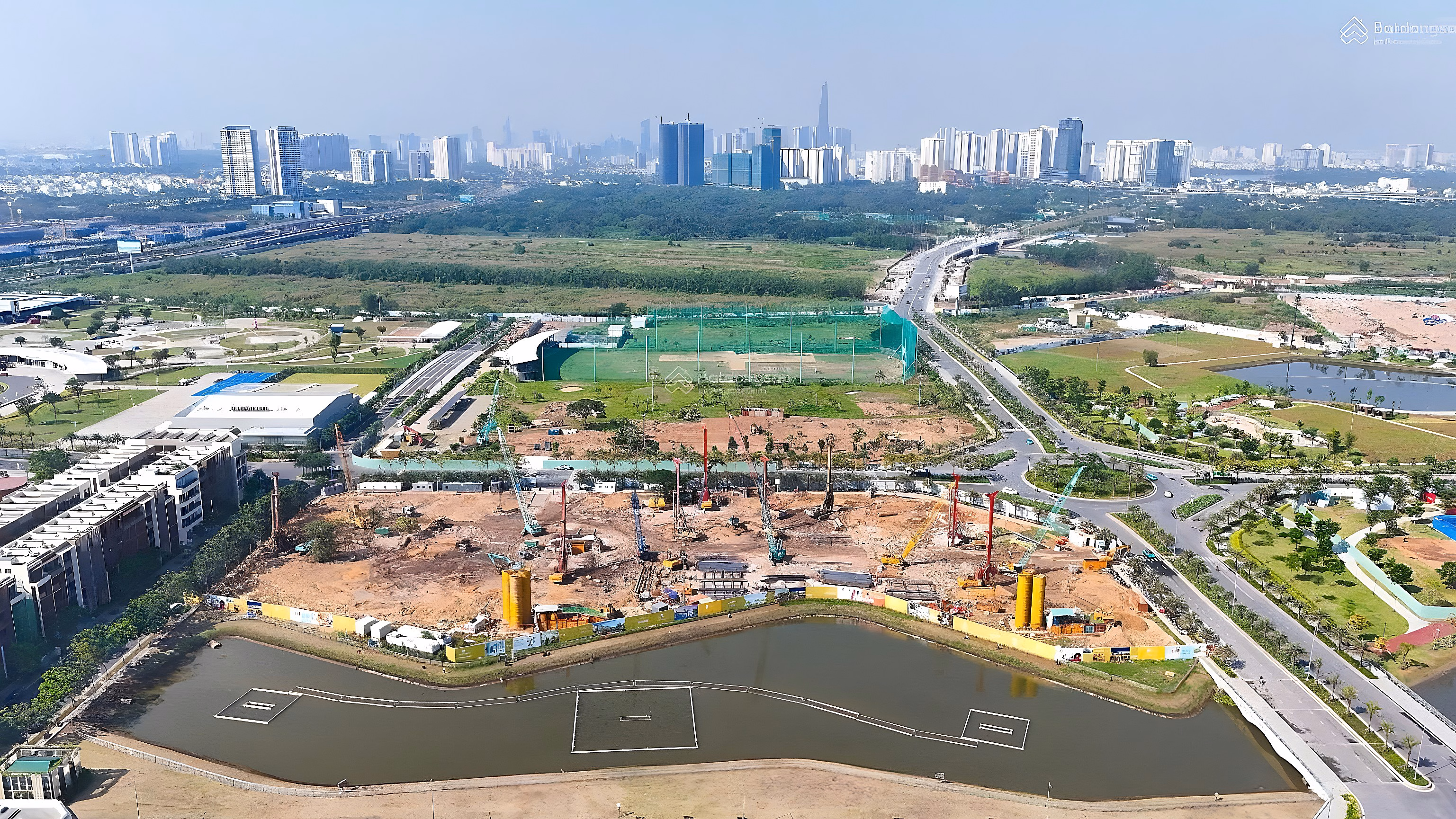 Hunt for the super 4 bedroom apartment number 05, building A, direct view of water music at Masteri Cosmo***