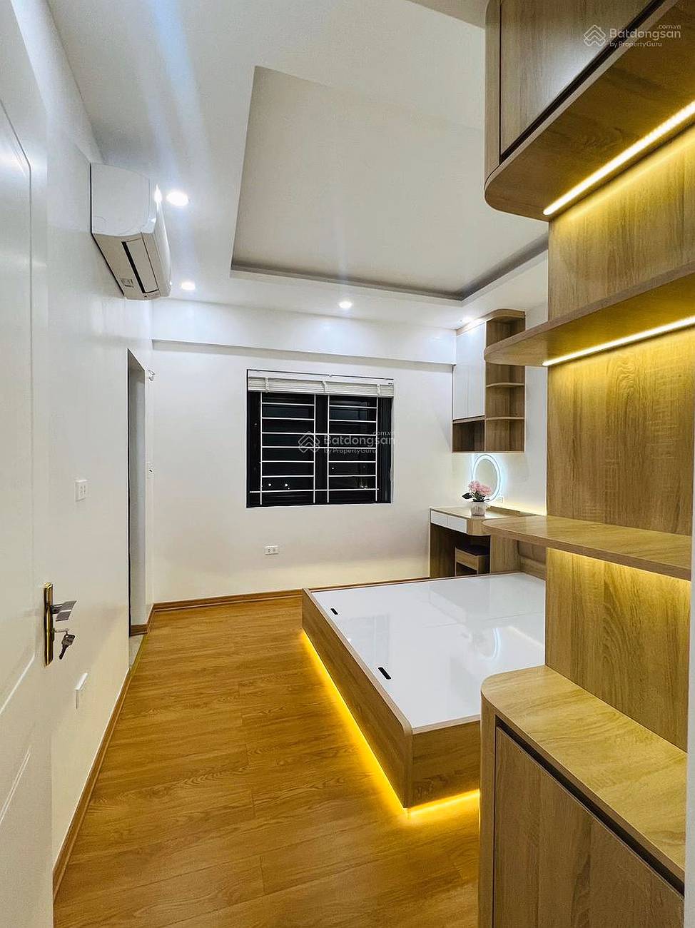 3 HUD bedrooms, Bac Linh Dam building, lake view for sale***