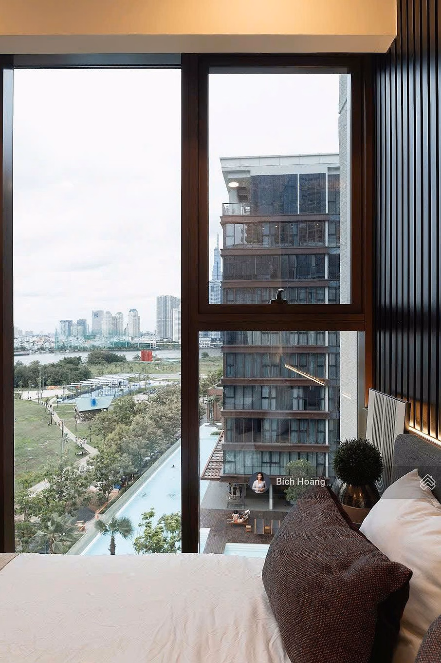 THE GALLERIA - 4 BEDROOM FULLY FURNISHED APARTMENT FOR RENT, PRIVATE STAdder TO THE APARTMENT