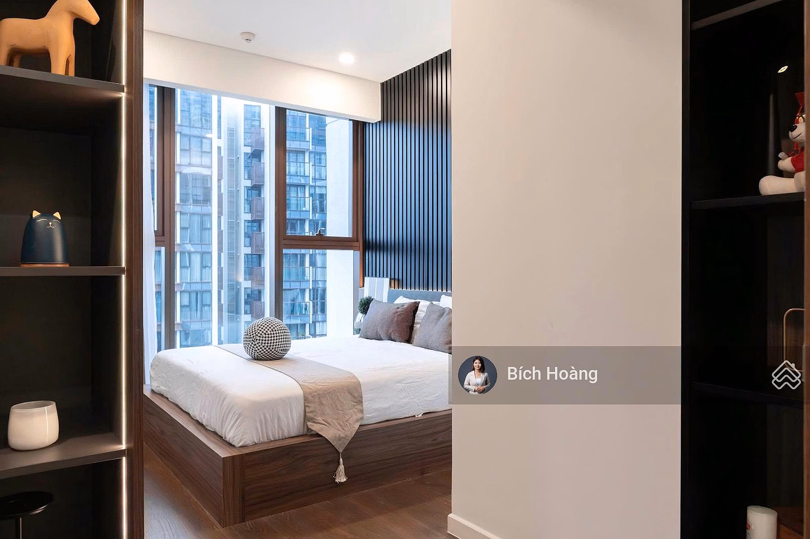 THE GALLERIA - 4 BEDROOM FULLY FURNISHED APARTMENT FOR RENT, PRIVATE STAdder TO THE APARTMENT