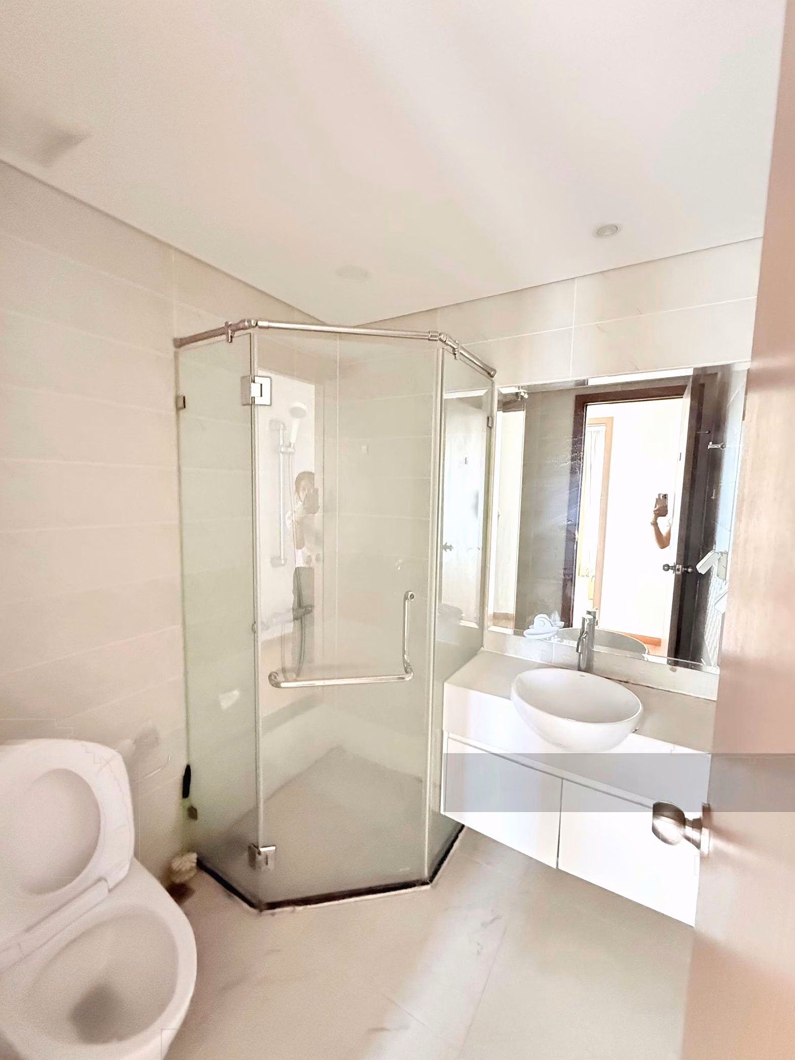 The rental price for a fully furnished 2-bedroom apartment with car slot at Vinhomes Gardenia is only 16 million***