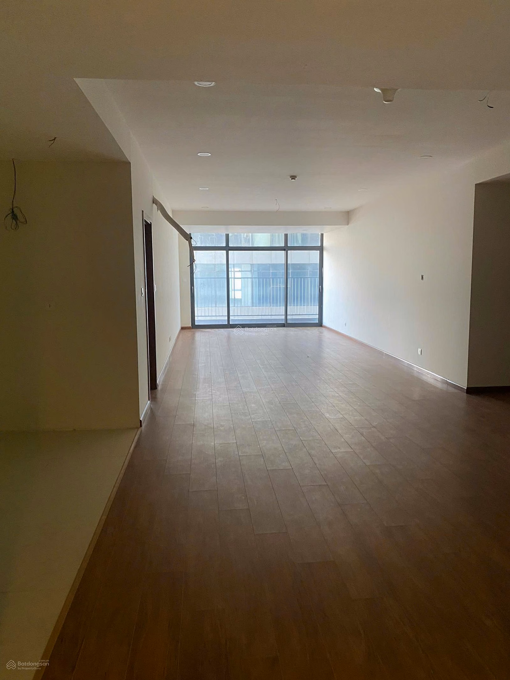 Selling 4 bedroom, 3 bathroom, 210m2 apartment at Discovery Complex 302 Cau Giay, West Lake view, very cheap price 1x billion