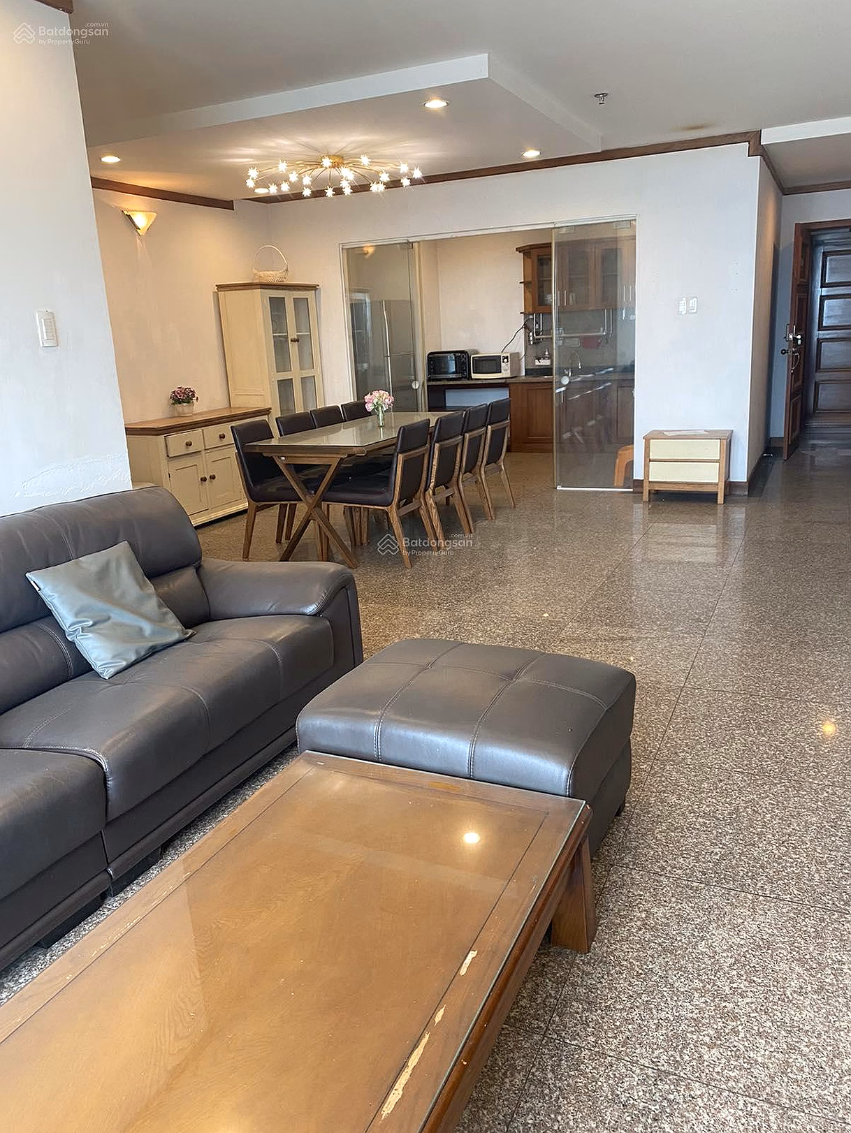 Cheap price for urgent sale of Giai Viet apartment 150m2, 3 rooms 2 bathrooms with red book for only 6 billion5