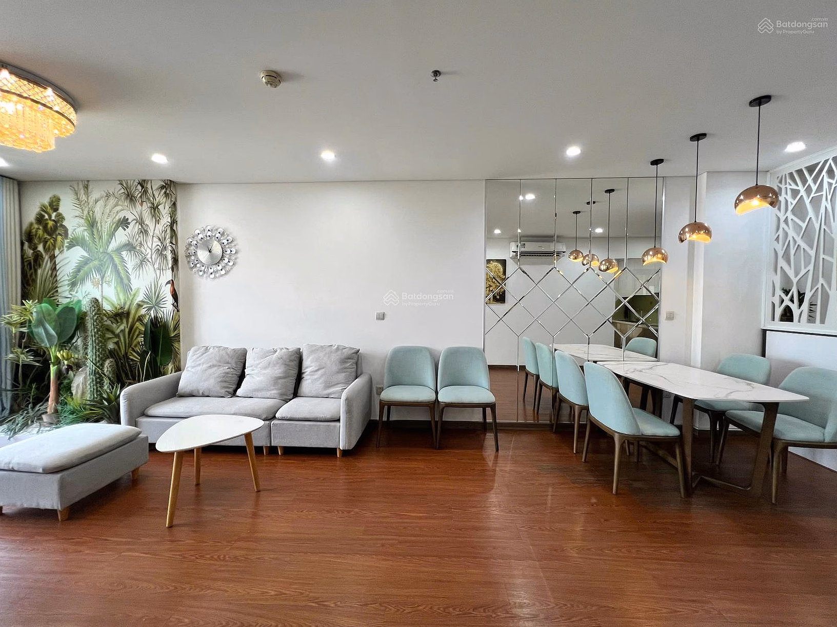 Selling a 3 bedroom, 2 bathroom apartment priced at 15 billion, facing Southeast, with book