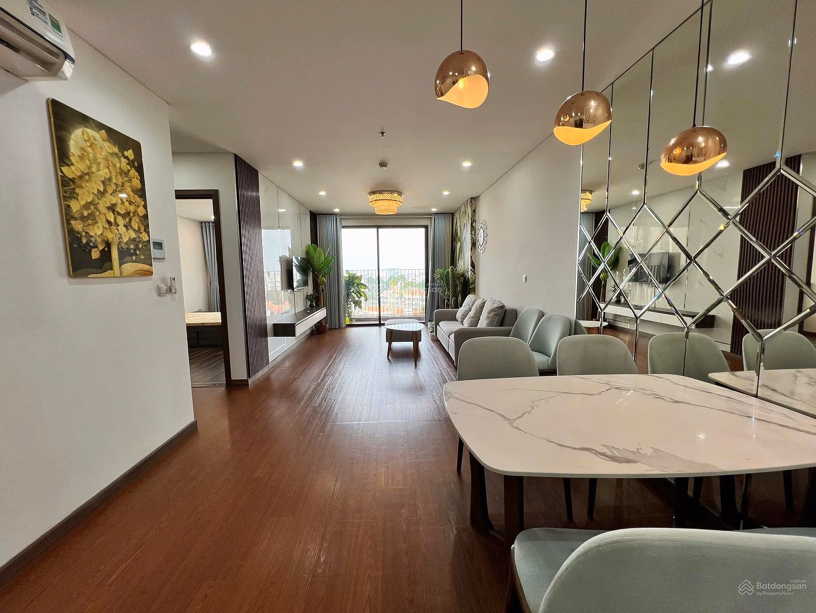 Selling a 3 bedroom, 2 bathroom apartment priced at 15 billion, facing Southeast, with book