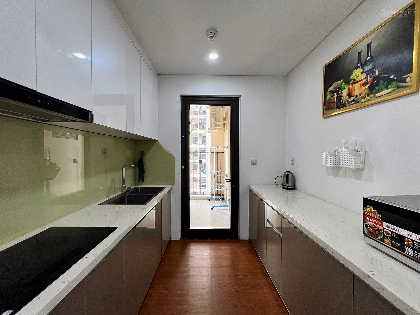 Selling a 3 bedroom, 2 bathroom apartment priced at 15 billion, facing Southeast, with book