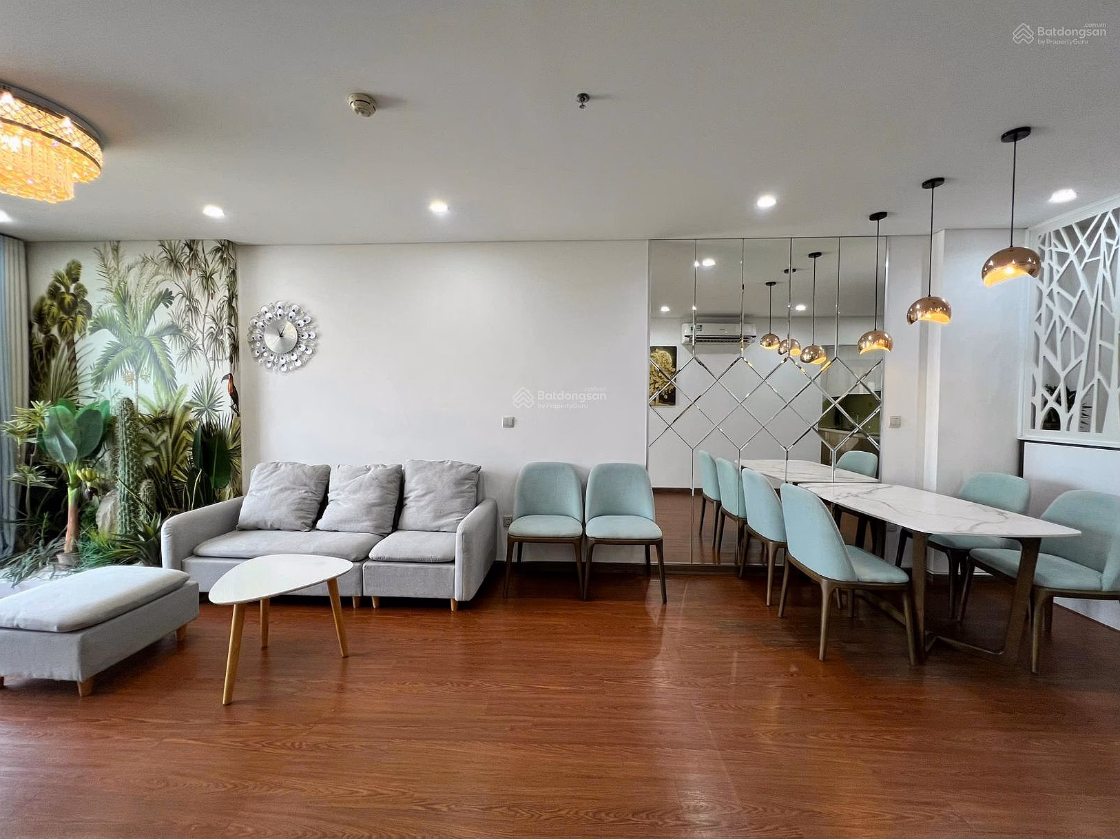 Selling a 3 bedroom, 2 bathroom apartment priced at 15 billion, facing Southeast, with book