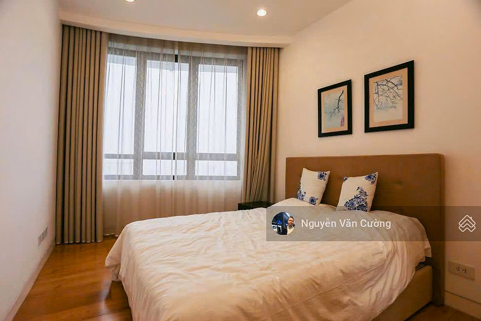 The owner trusts him to sell an apartment of 116.8m², 3 bedrooms, 2vs, luxury apartment complex Indochina Plaza, Xuan Thuy