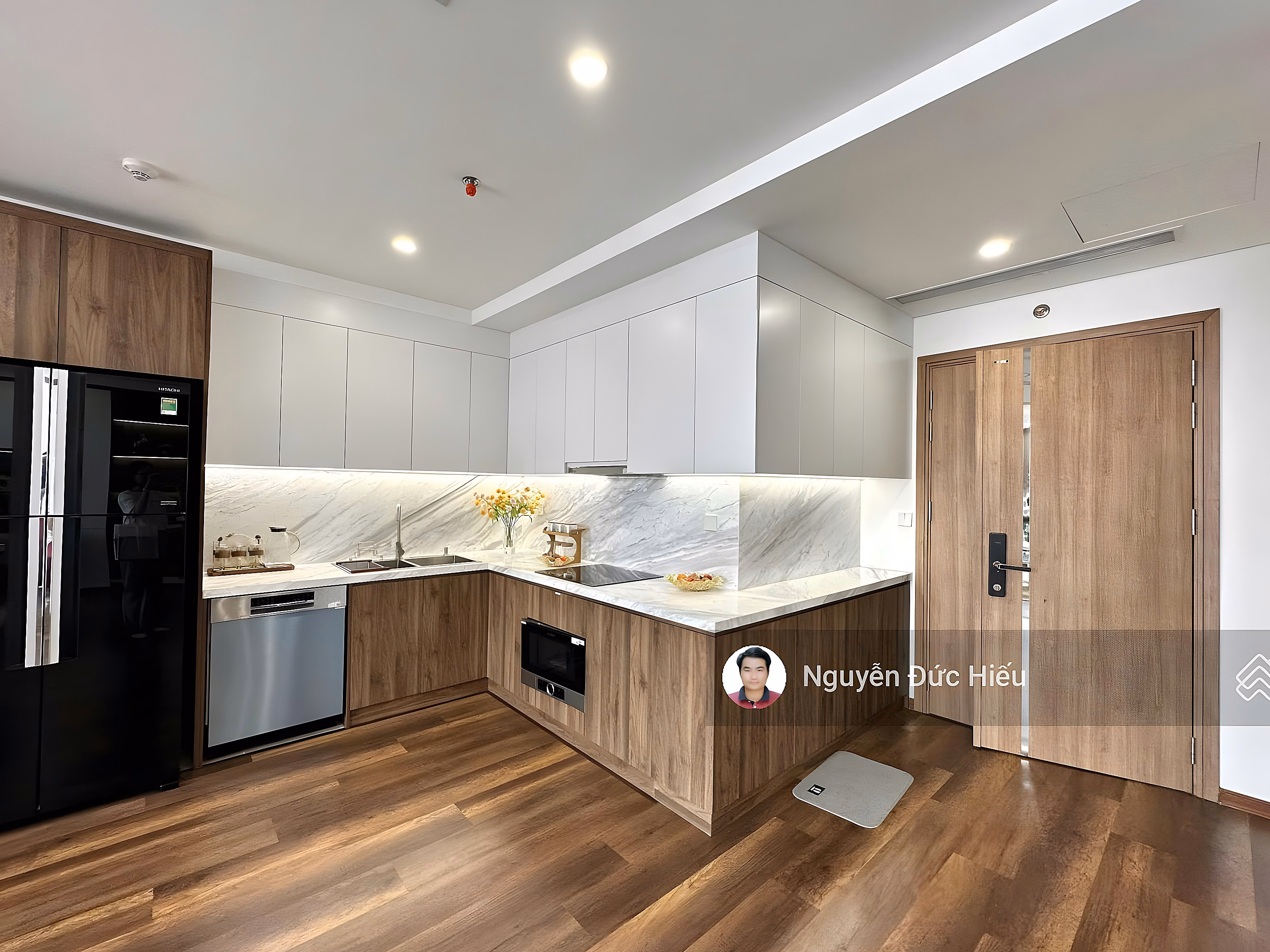 Apartment for sale at 89 Phung Hung, corner unit 85m2, 3 bedrooms, 2 bathrooms, nice and airy house