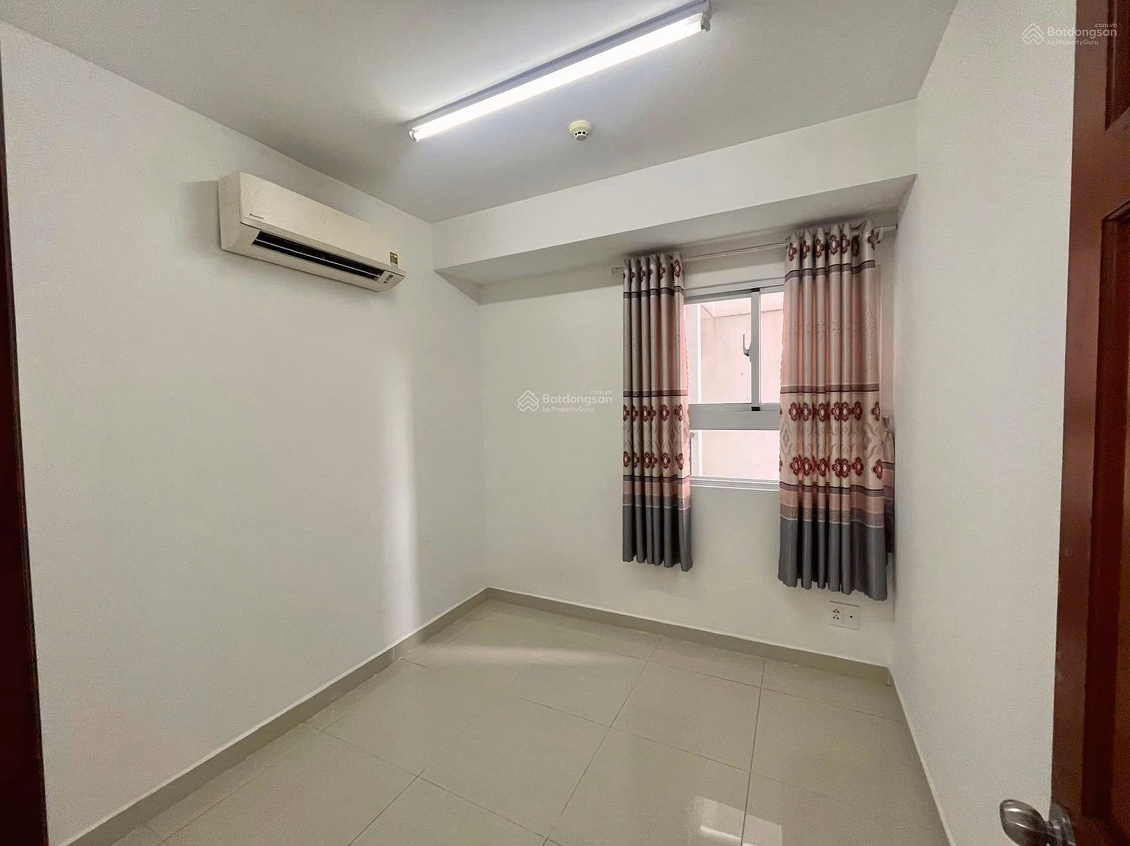 Apartment for sale 8x Plus Truong Chinh, with book, large apartment, 2 bedrooms - 2 bathrooms