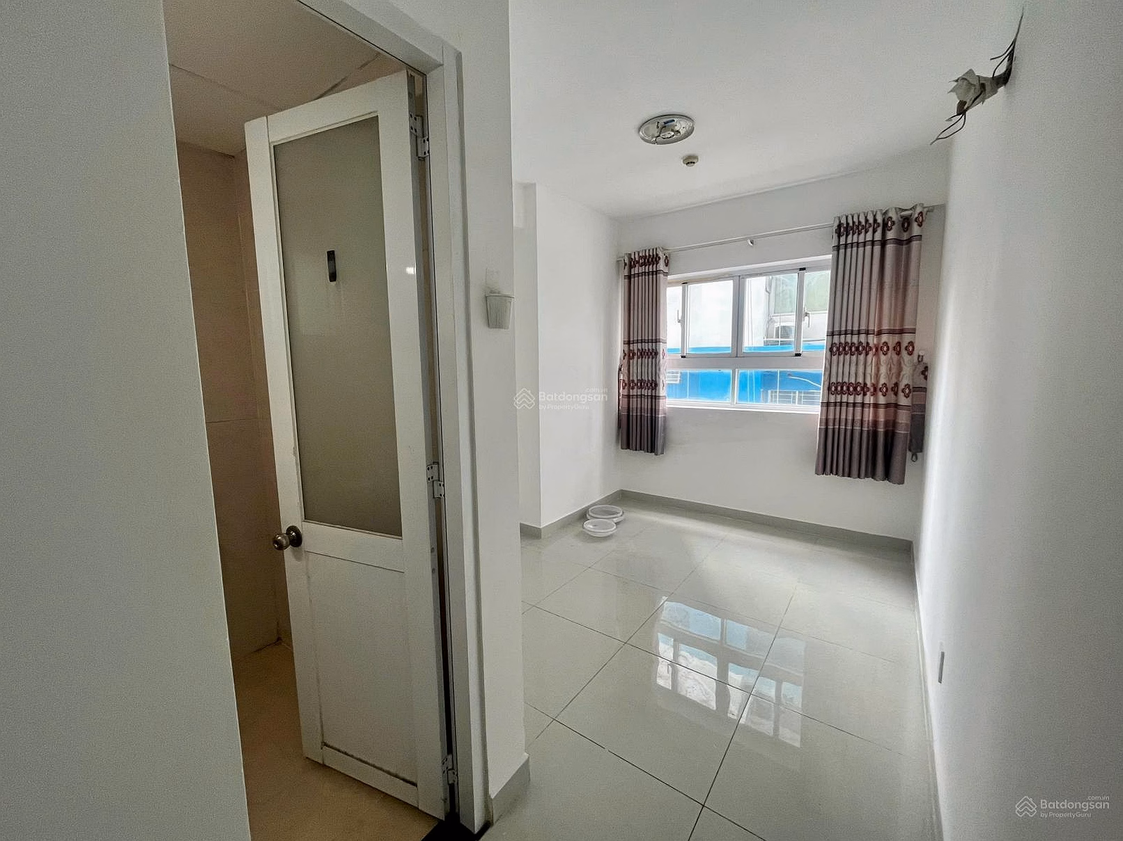 Apartment for sale 8x Plus Truong Chinh, with book, large apartment, 2 bedrooms - 2 bathrooms
