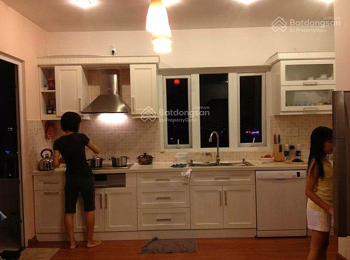 For sale Nguyen Ngoc Phuong apartment, 02 bedrooms, 68m2, bright sunlight, near District 1*** (Mrs Phuong)