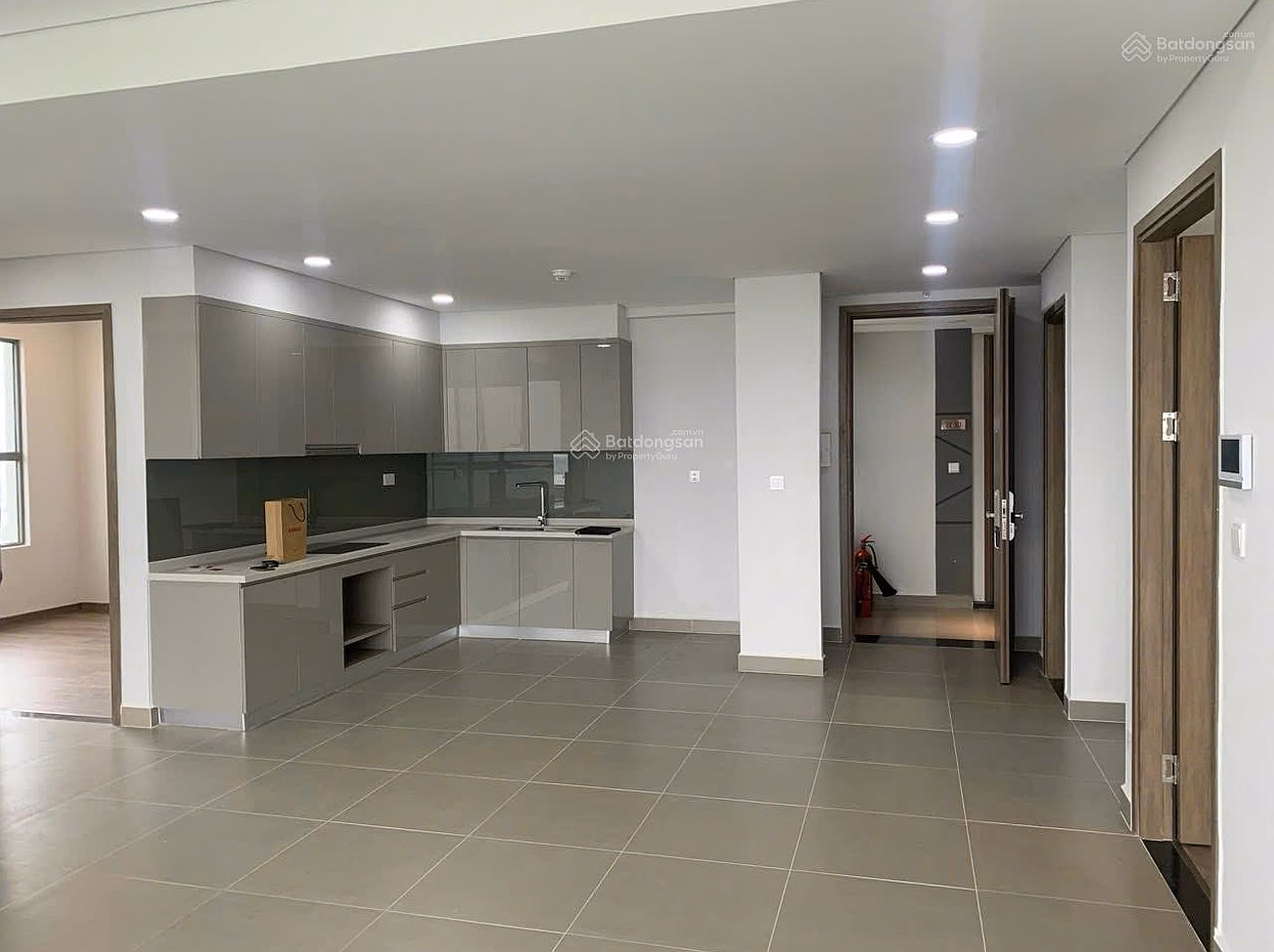 Sky89 luxury apartment for sale ~ 114m2, price 9 billion, has pink book, beautiful river view