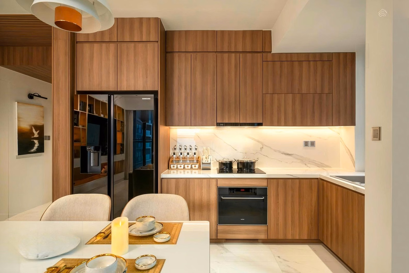 The homeowner urgently needs to move out to an apartment facing My Khe beach. Time Square Da Nang has long-term ownership and the price is negotiable