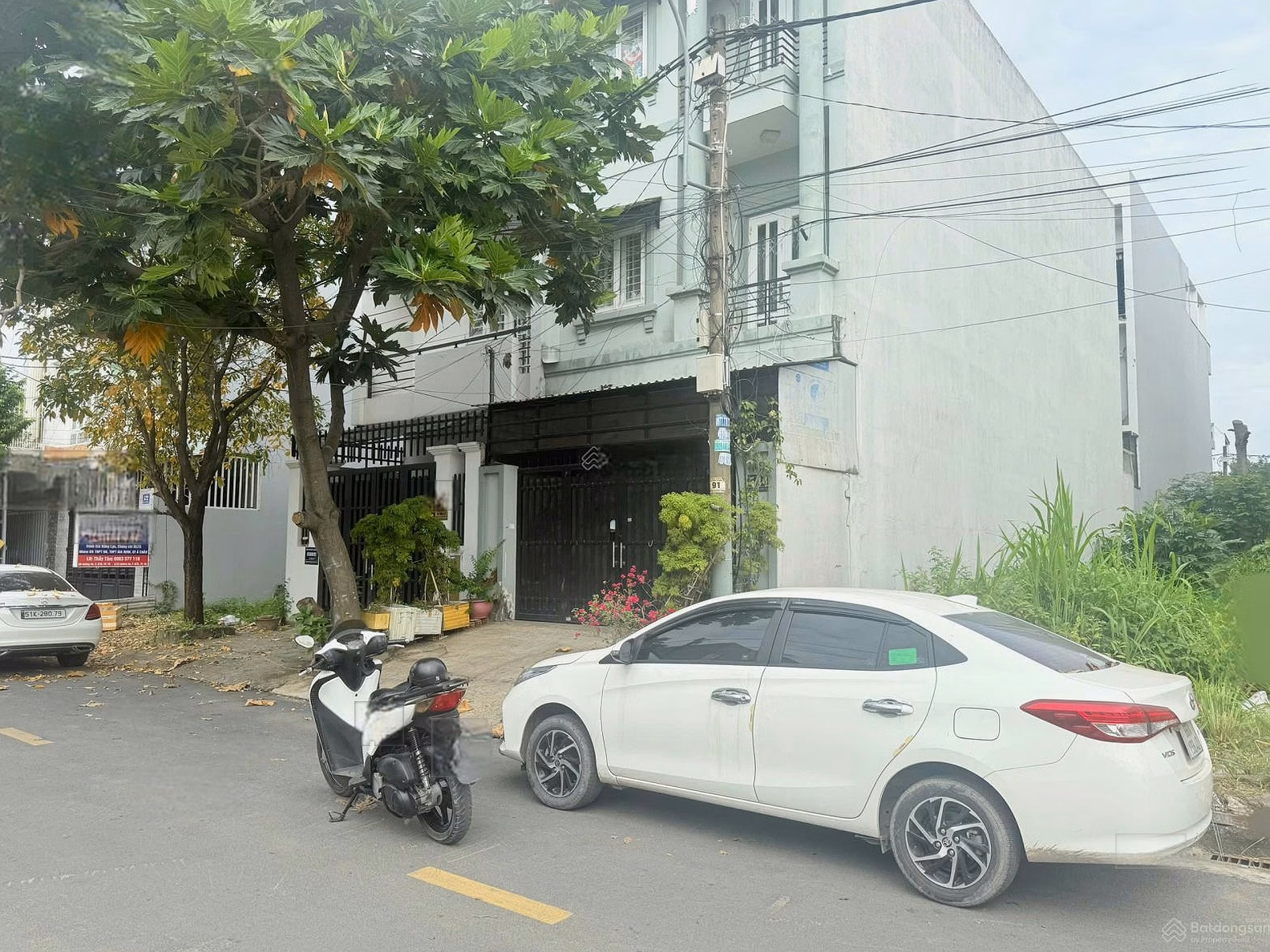 Confused to sell land in Muoi Mau area, area 100m² (5x20) square facing south, 12m road and sidewalk, priced at 11.5 billion