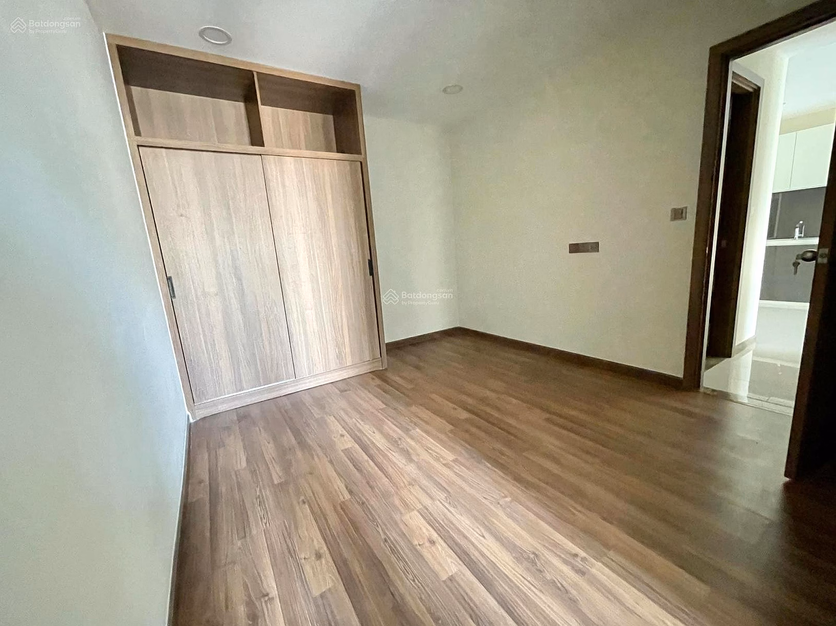 2 bedroom apartment 85m² price 8.1 million red book handed over. High floor view of Saigon River fireworks, De Capella District 2