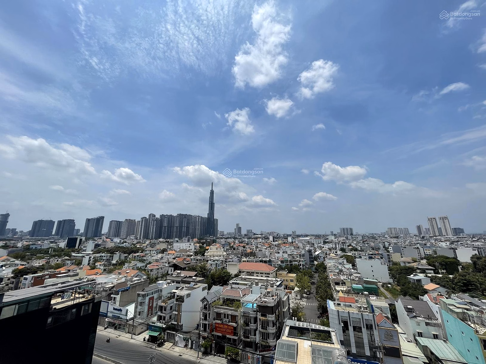 2 bedroom apartment 85m² price 8.1 million red book handed over. High floor view of Saigon River fireworks, De Capella District 2