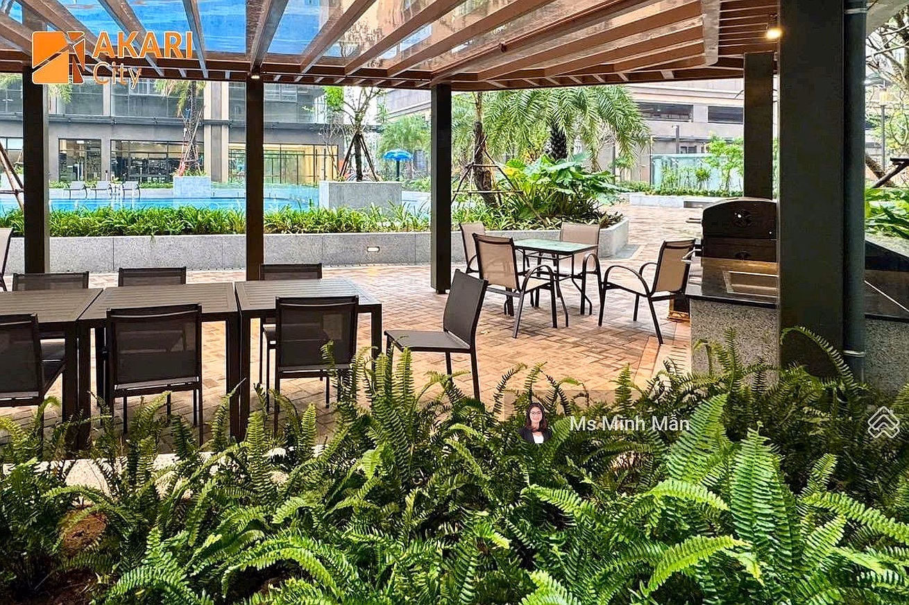 Selling Akari City apartment near District 5, ready to have notarized pink book to transfer name immediately, for rent immediately upon receiving the house