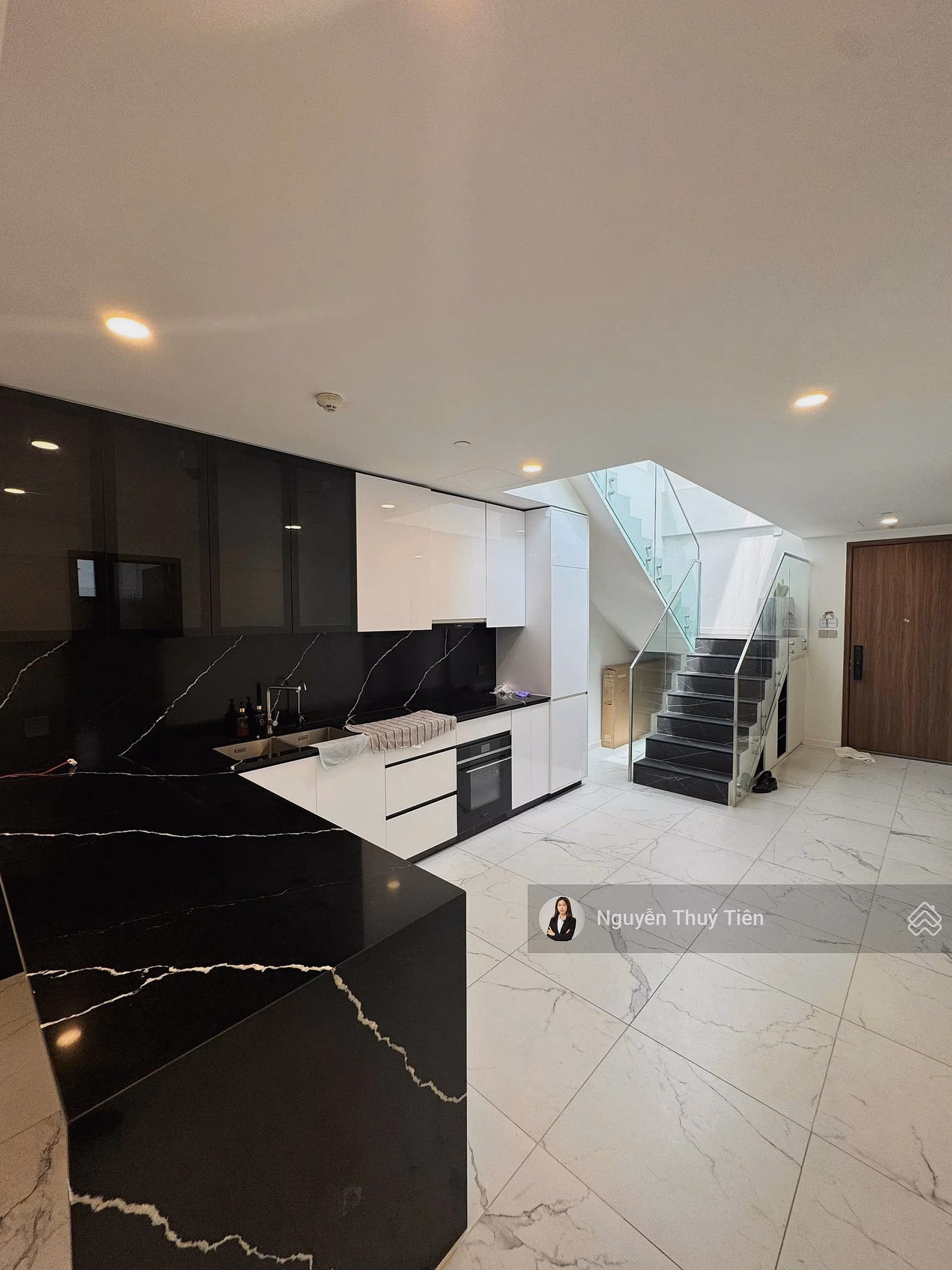 Transfer of The Galleria 3-bedroom apartment with garden - quick notarization book available