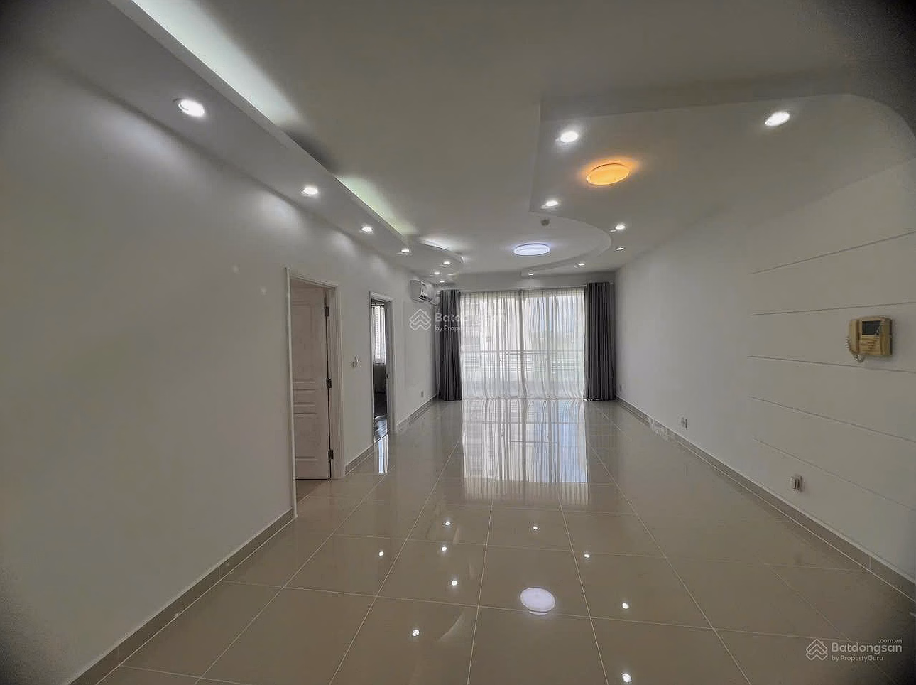 Urgent. Reduced price for urgent sale of 124m2 corner apartment in My Duc Phu My Hung apartment, priced at 12.5 billion