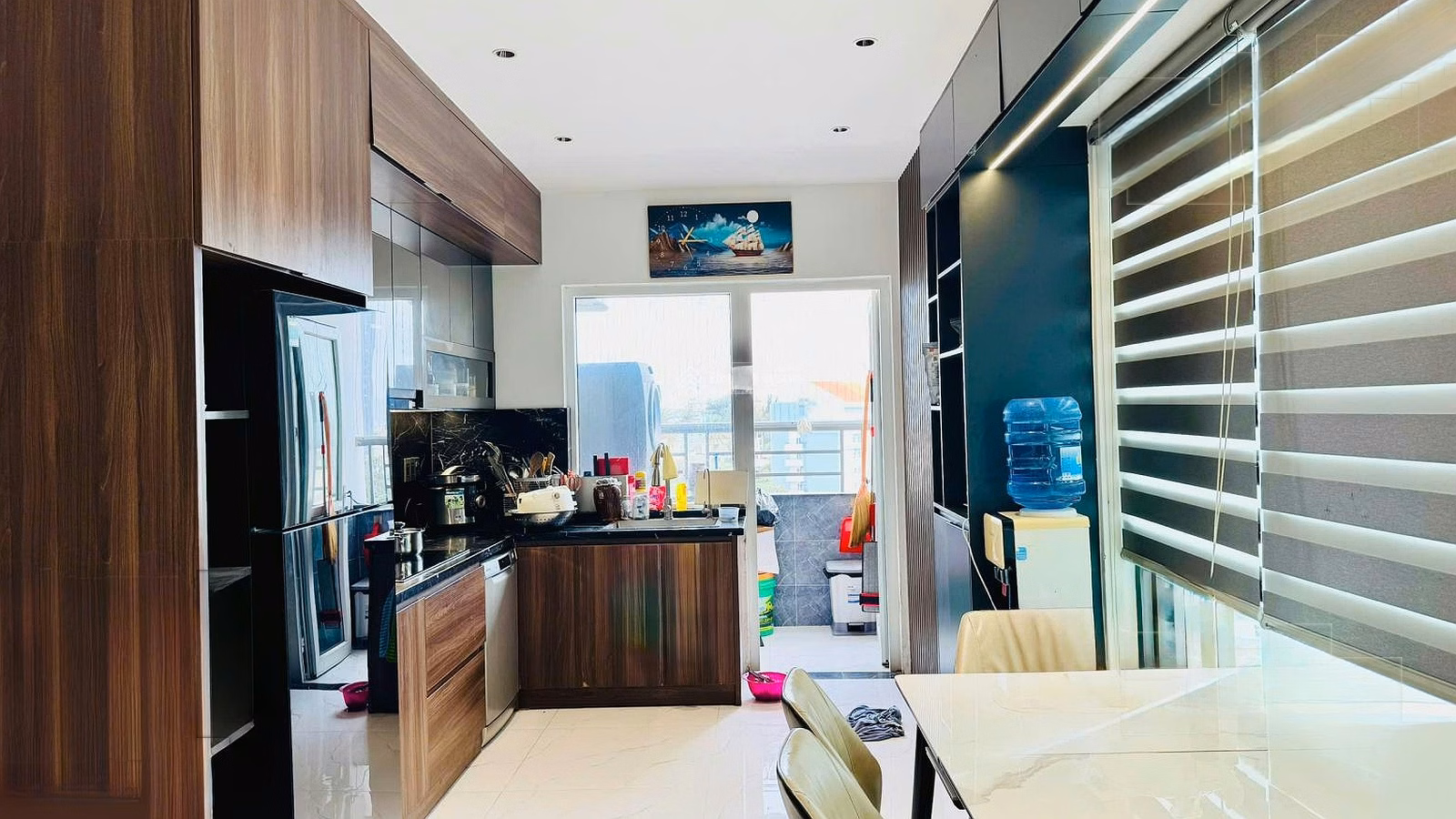 A luxurious, classy apartment, meticulously crafted by the owner in every detail at OC2B MTVT. Quickly own it now