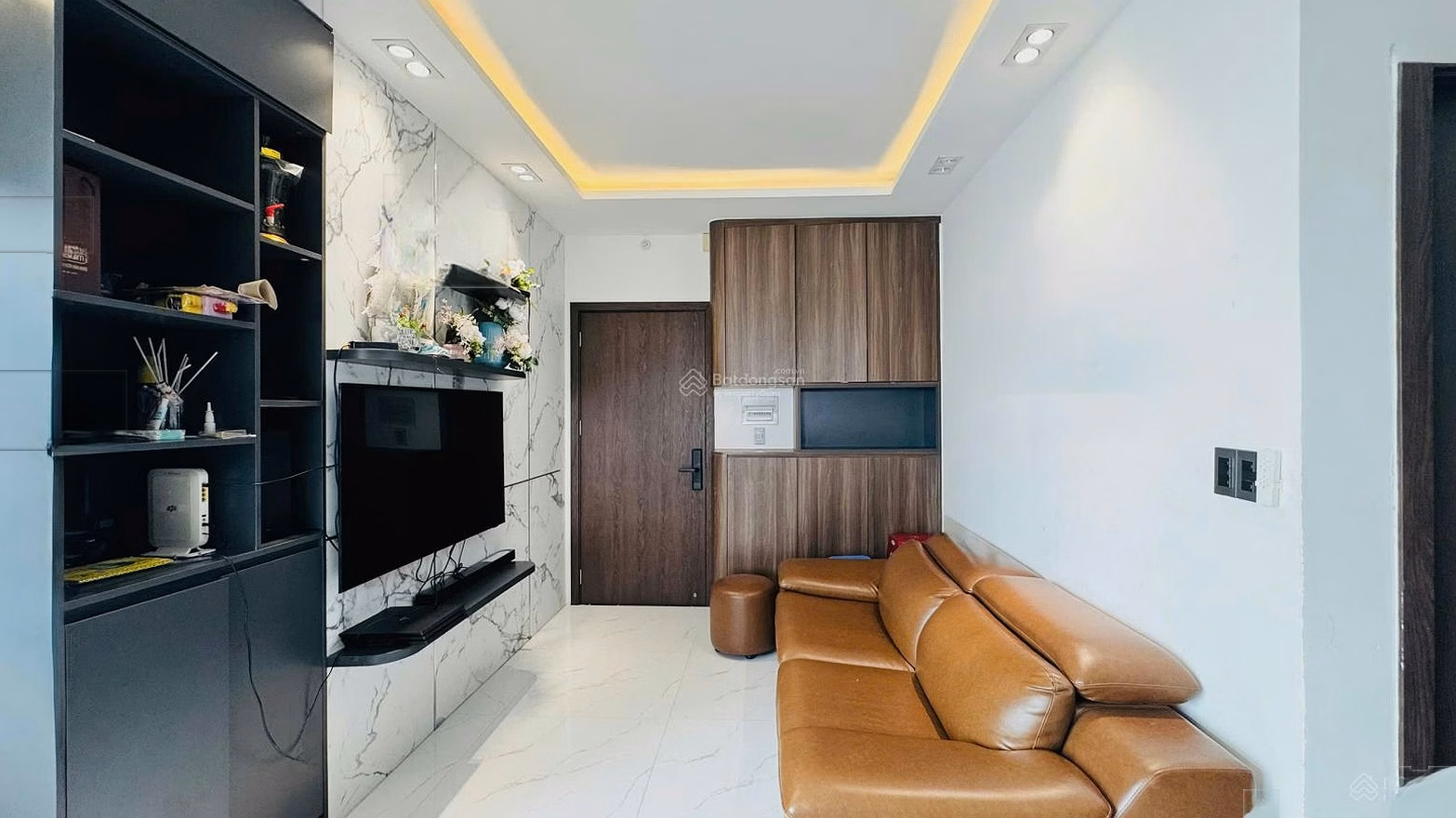 A luxurious, classy apartment, meticulously crafted by the owner in every detail at OC2B MTVT. Quickly own it now