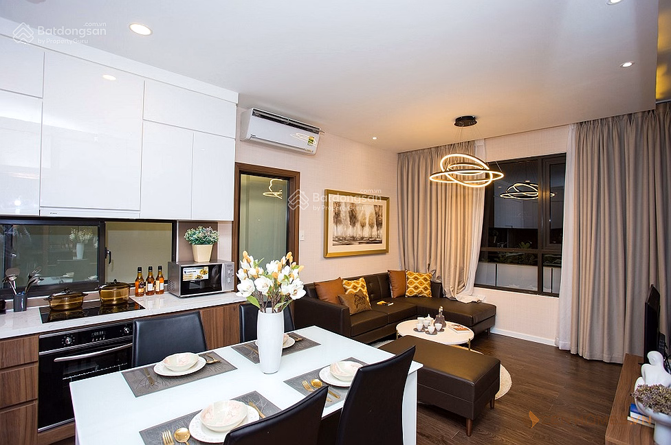The owner is selling apartment N04 Thanh Thai 90m2, 3 bedrooms corner apartment