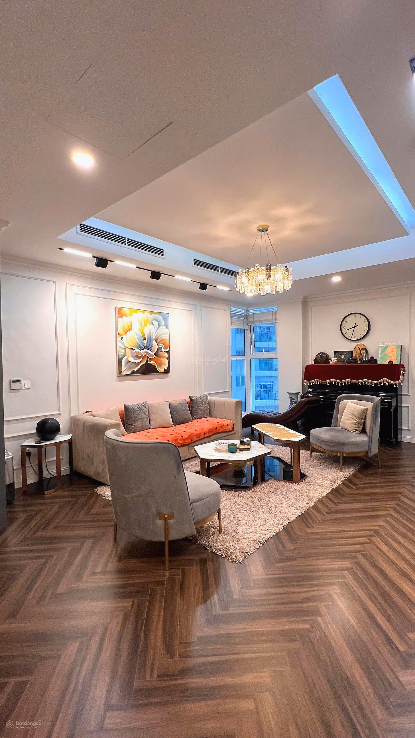 Selling high floor apartment in L5 Ciputra building