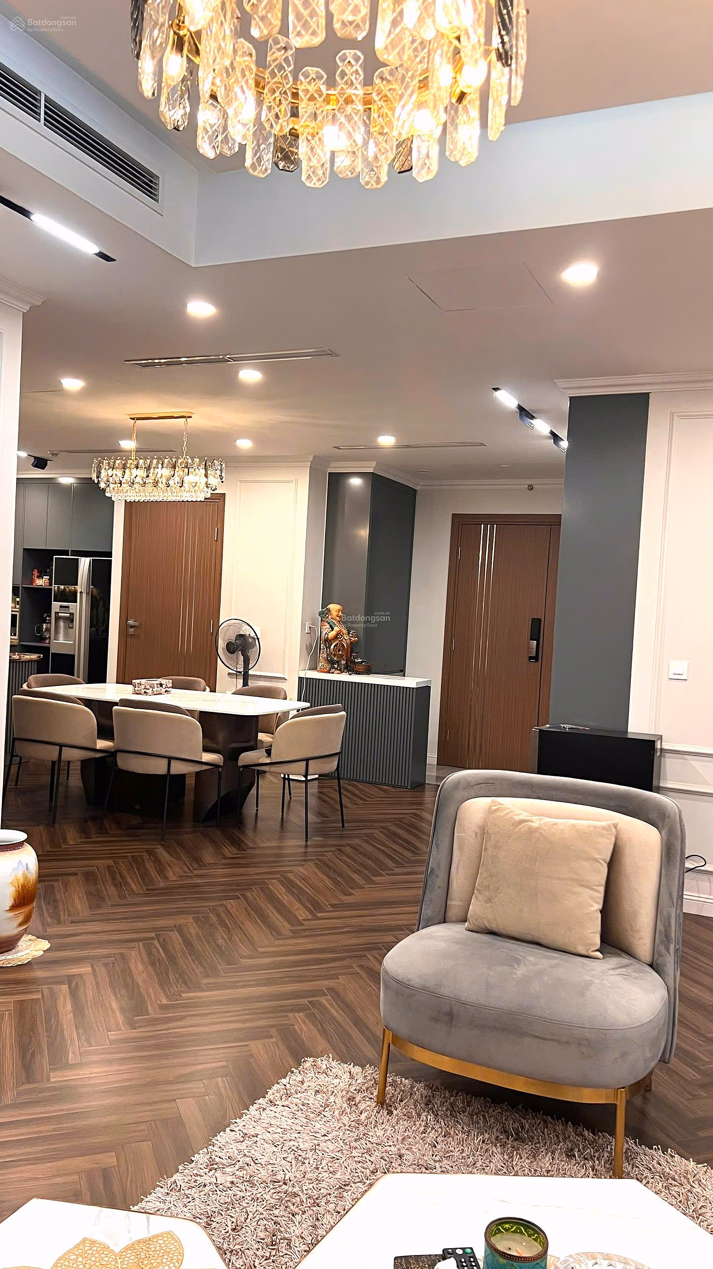 Selling high floor apartment in L5 Ciputra building