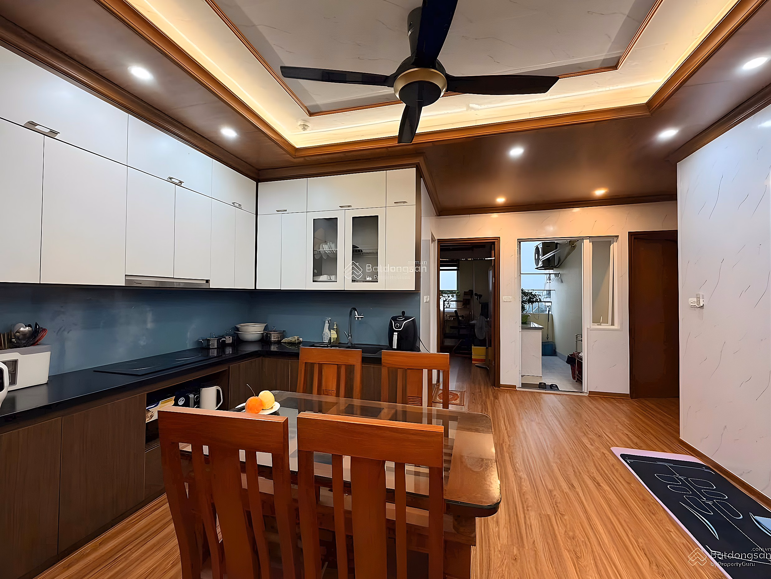 The owner is selling the Thach Ban apartment - Fully furnished. Area: 66m2, 2 bedrooms, 2 bathrooms. Negotiable price