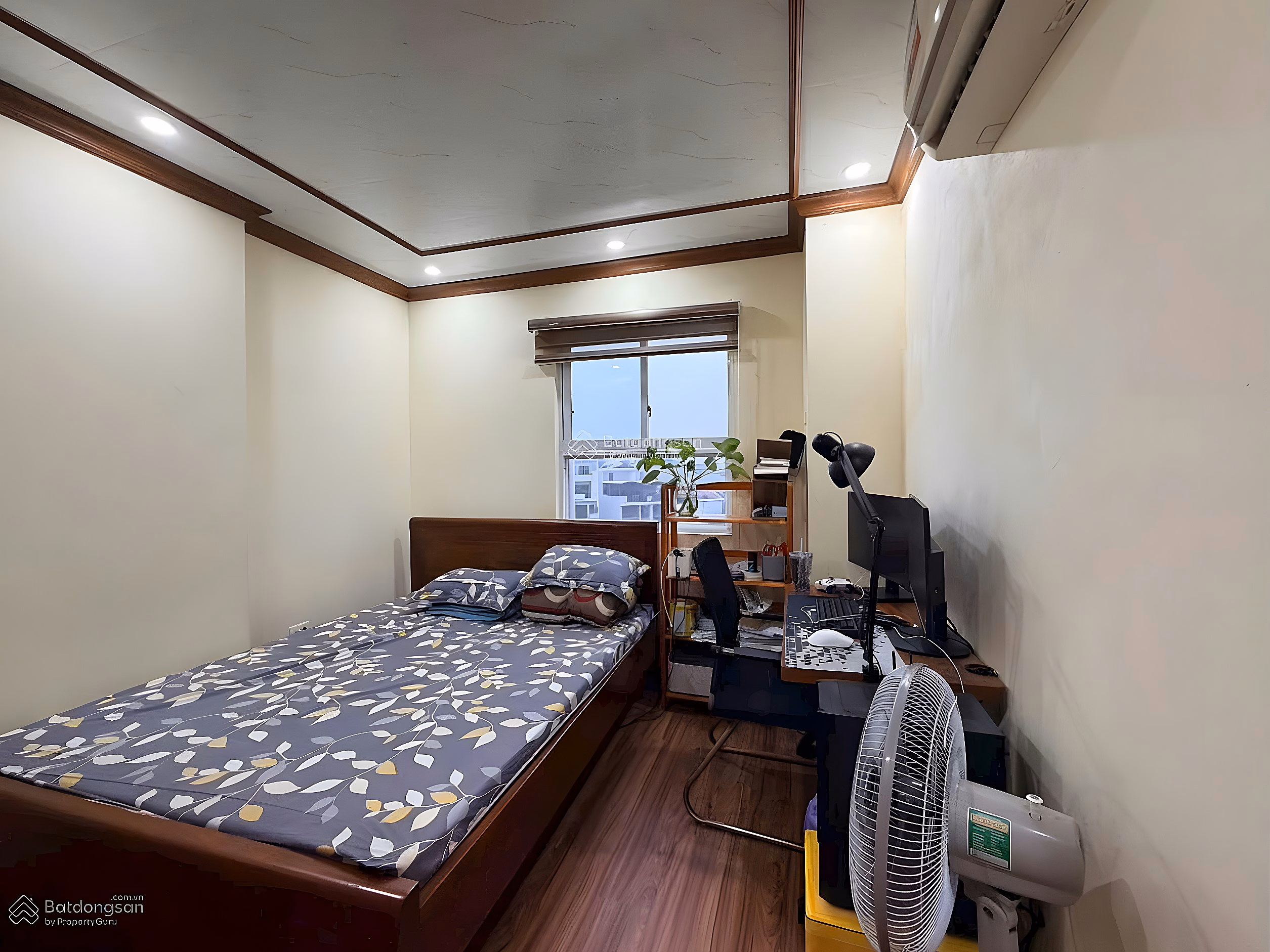 The owner is selling the Thach Ban apartment - Fully furnished. Area: 66m2, 2 bedrooms, 2 bathrooms. Negotiable price