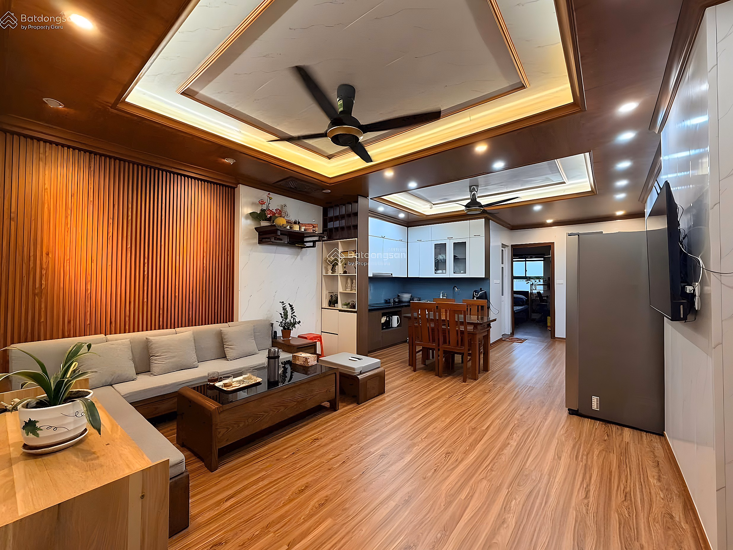 The owner is selling the Thach Ban apartment - Fully furnished. Area: 66m2, 2 bedrooms, 2 bathrooms. Negotiable price