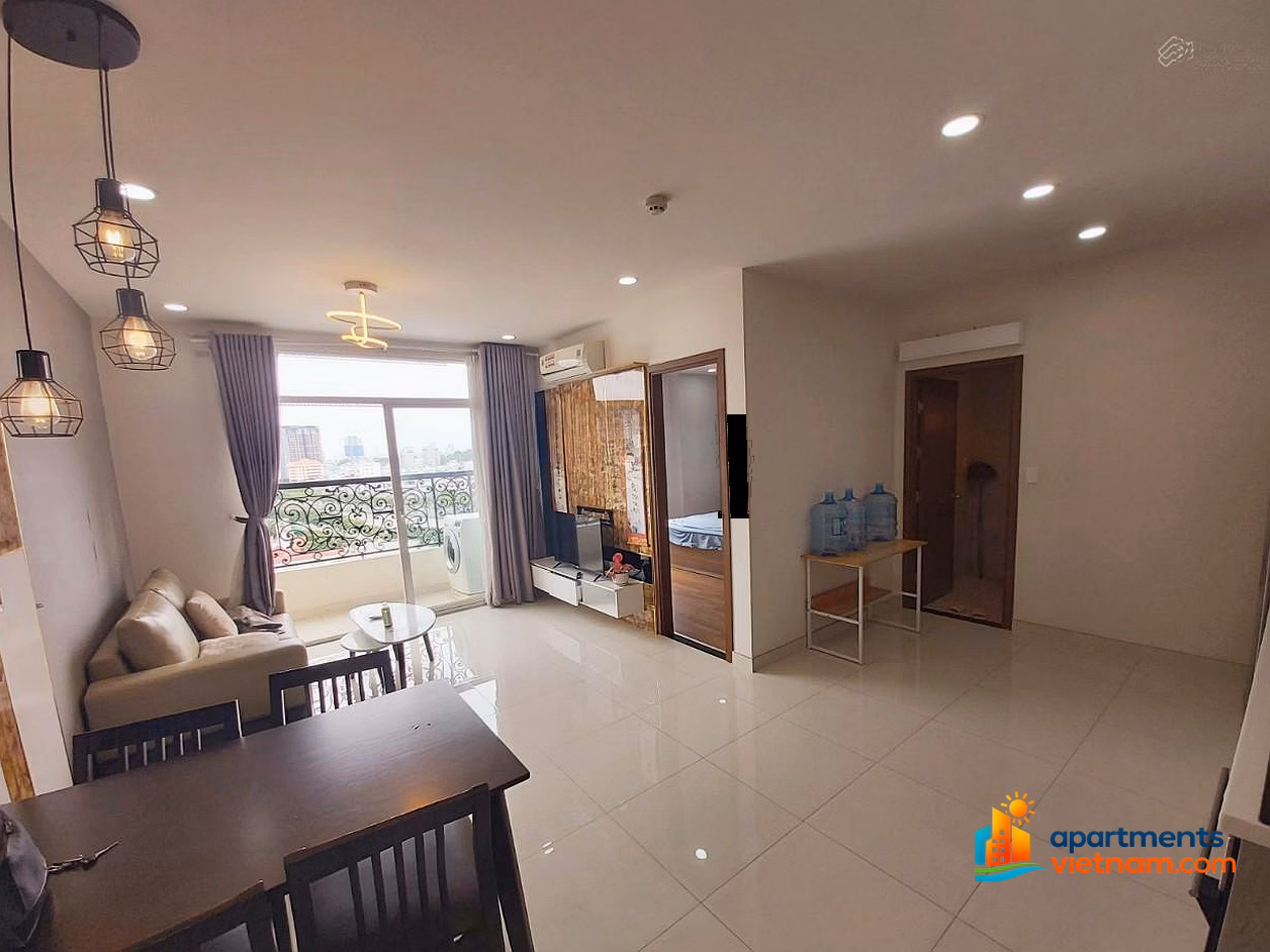 2 bedroom apartment with beautiful layout, high, airy, 5.95 billion, Ben Van Don street, 5 minutes to Ben Thanh market. 0938 231 ***