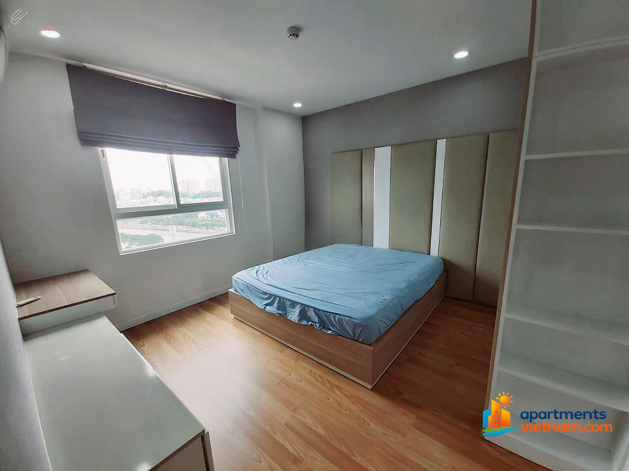 2 bedroom apartment with beautiful layout, high, airy, 5.95 billion, Ben Van Don street, 5 minutes to Ben Thanh market. 0938 231 ***