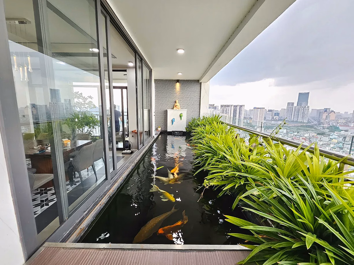 Selling super vip penthouse 300m2 in Nguyen Chi Thanh apartment, high class living with pararoma view