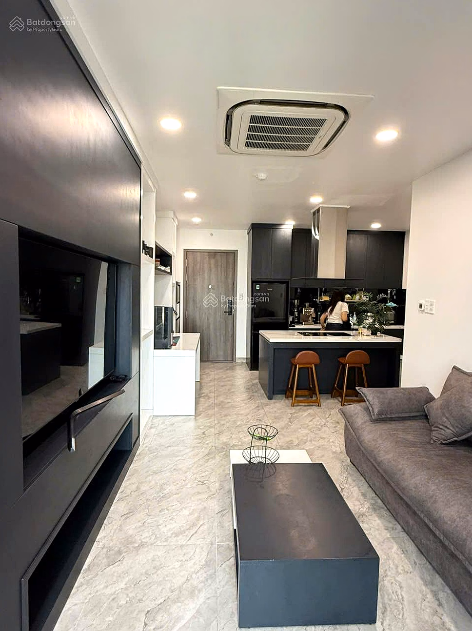 Quick sale of 1-bedroom Lavida+ Q7 apartment with full high-end furniture, beautiful new house of 55m2 priced at 4.1 billion including taxes and service fees
