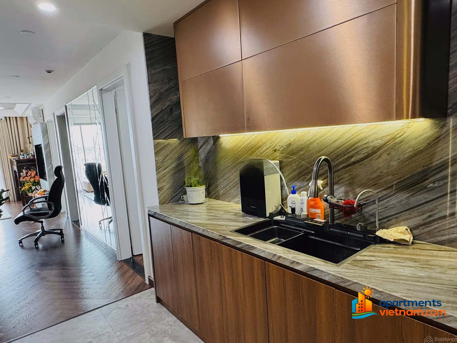 Owner: Selling apartment 111m2, 3 bedrooms at Imperial Plaza, 360 Giai Phong, Phuong Liet, Hanoi