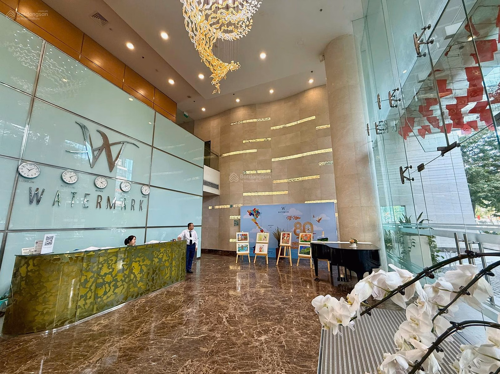 My husband and I need to sell a 3-bedroom corner apartment, 135m2, Watermark Tay Ho building, lake view, price 16 billion***