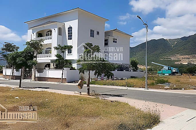 Land for sale in urban area along Tac Hon Mot River (River Park) on Phong Chau Nha Trang street at very good prices