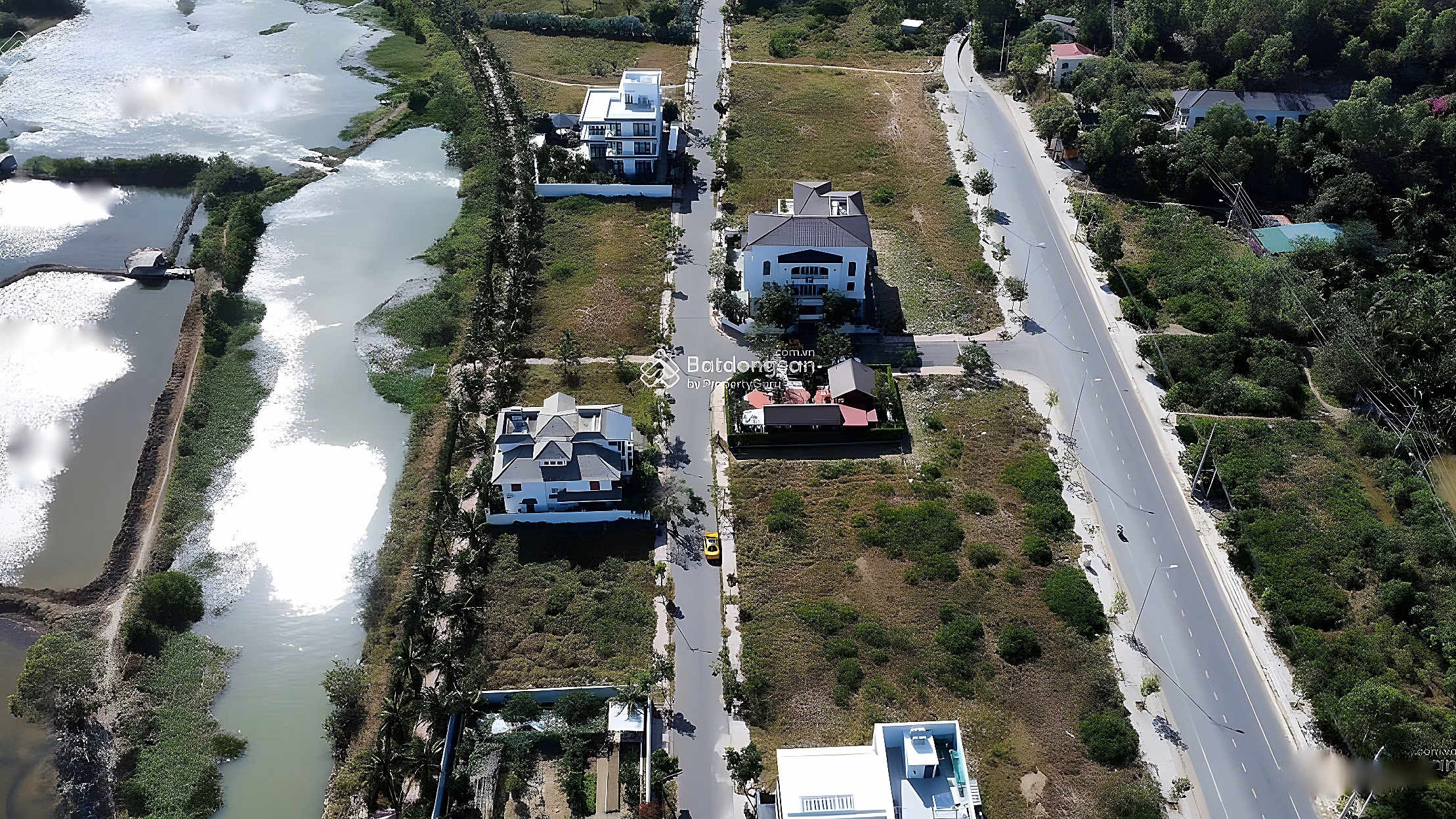 Land for sale in urban area along Tac Hon Mot River (River Park) on Phong Chau Nha Trang street at very good prices