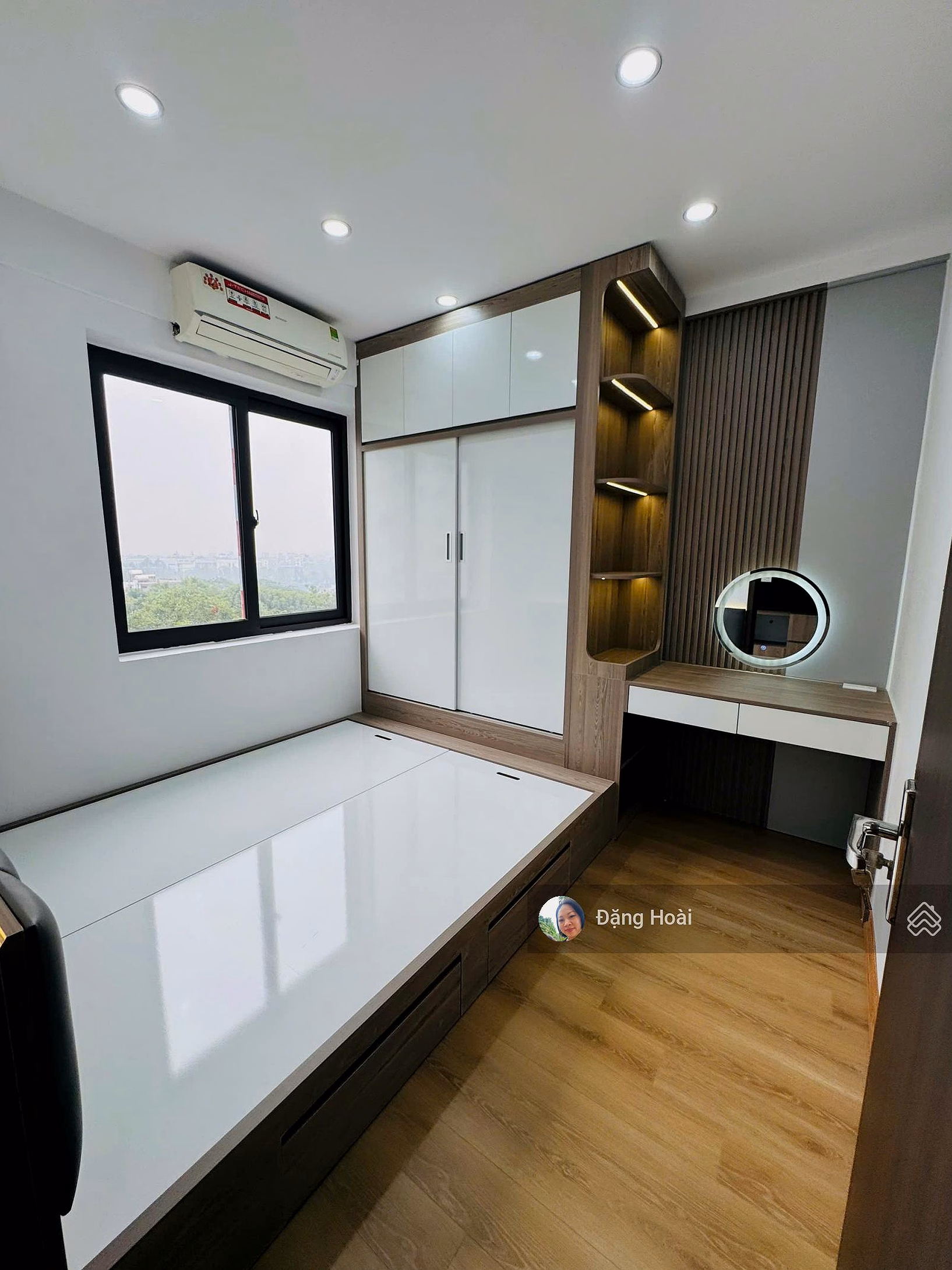 Red book corner apartment living in the middle of Linh Dam peninsula 59m² full of new furniture