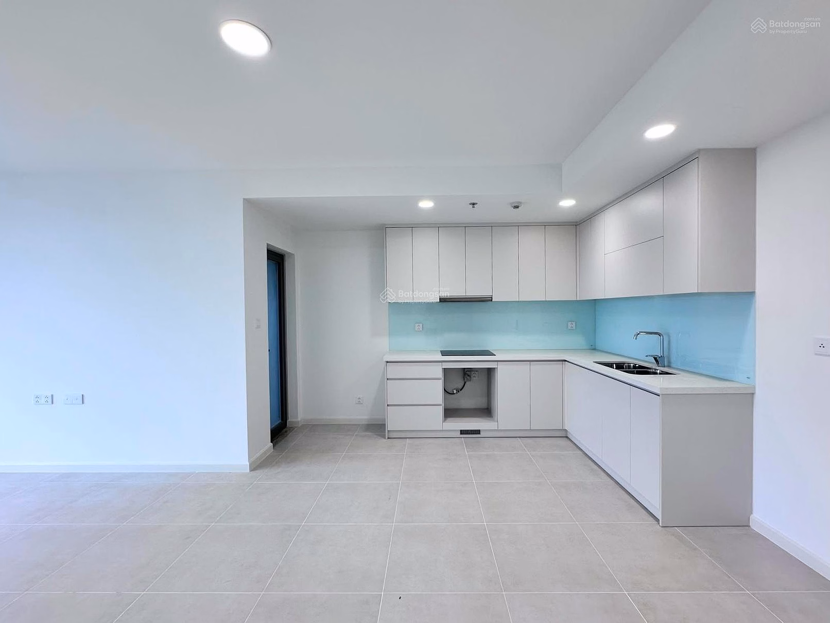Apartment for rent facing Highway 13 opposite Van Phuc City