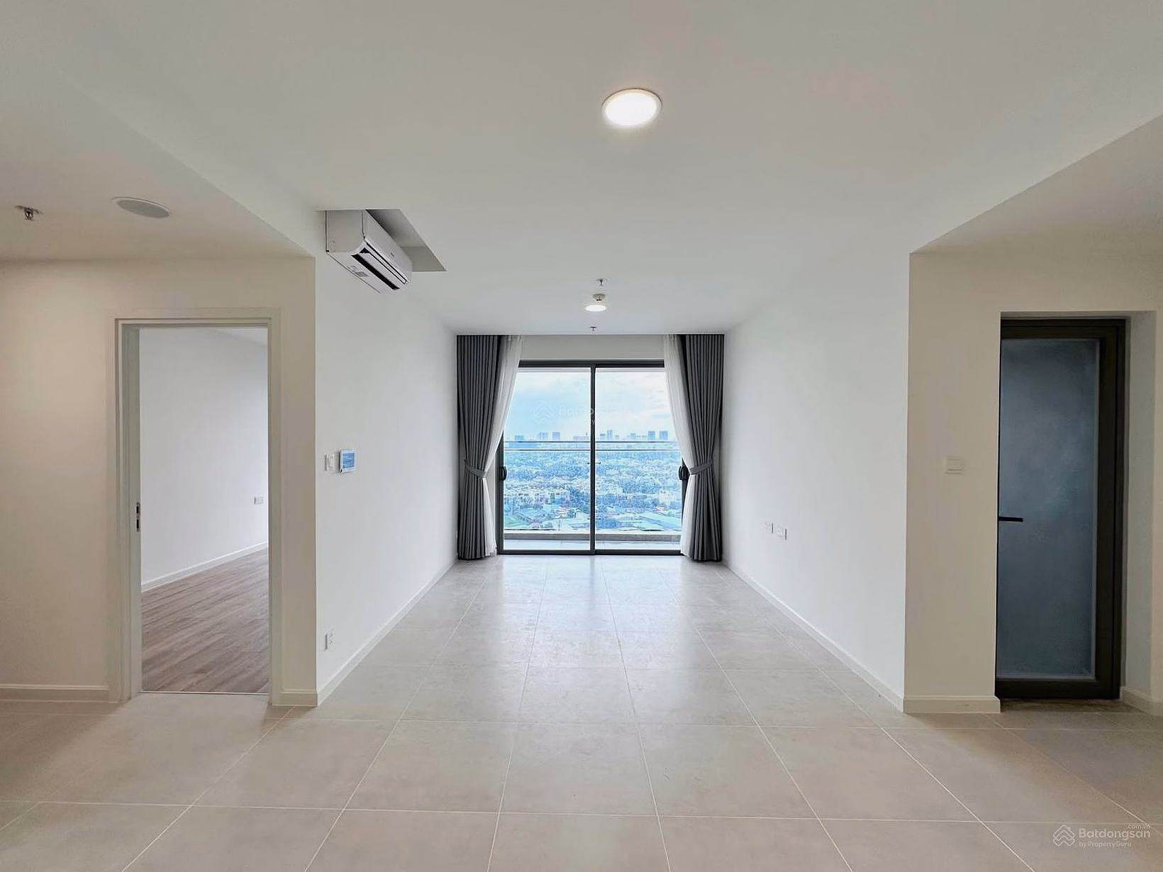 Apartment for rent facing Highway 13 opposite Van Phuc City