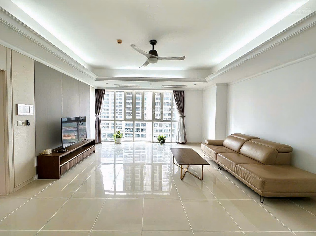 Selling CH Imperia An Phu 131m2, 3 bedrooms, furnished, high floor, price 9.8 billion. Free 1 car and 2 motorbikes