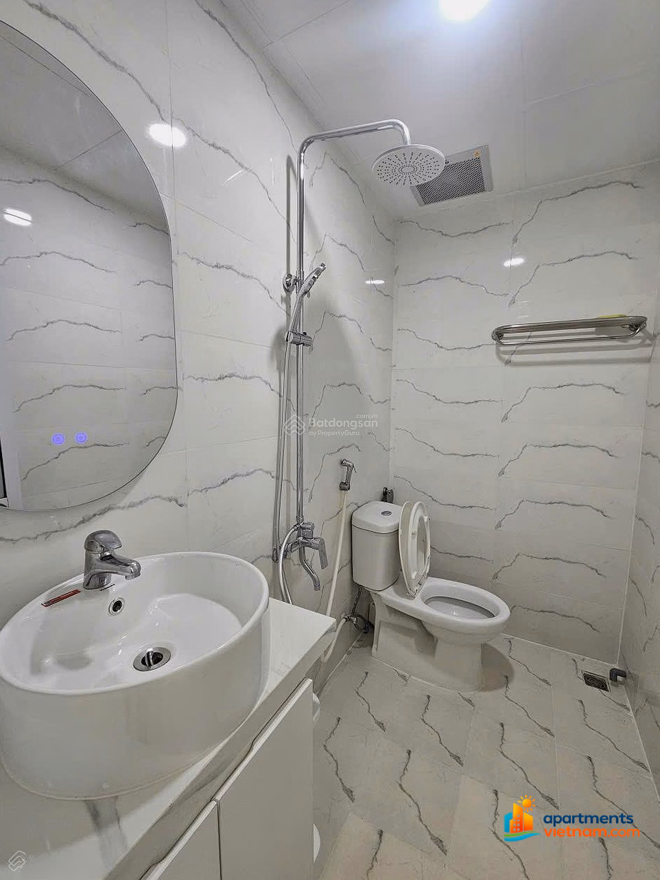 Selling apartment with sea view on the 31st floor right in the center of Nha Trang city for only 2.8 billion
